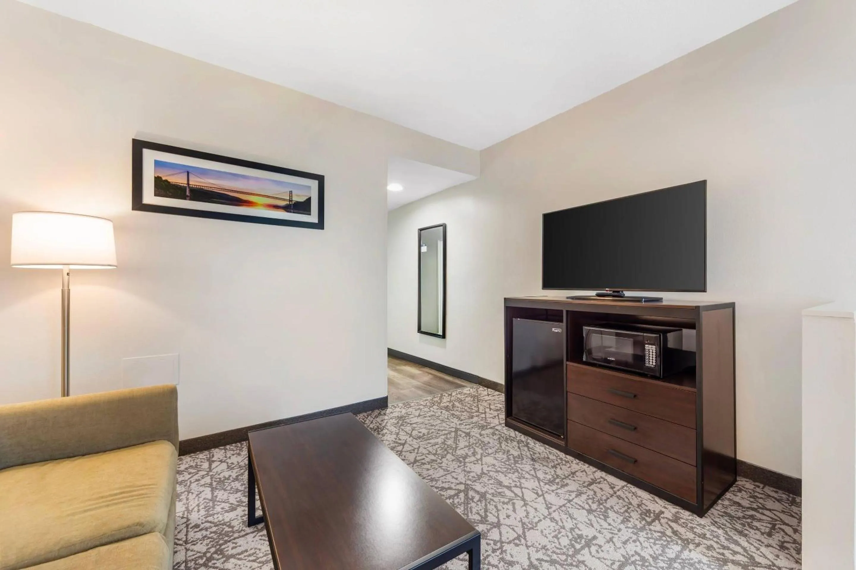 Bedroom in Quality Inn & Suites NJ State Capital Area