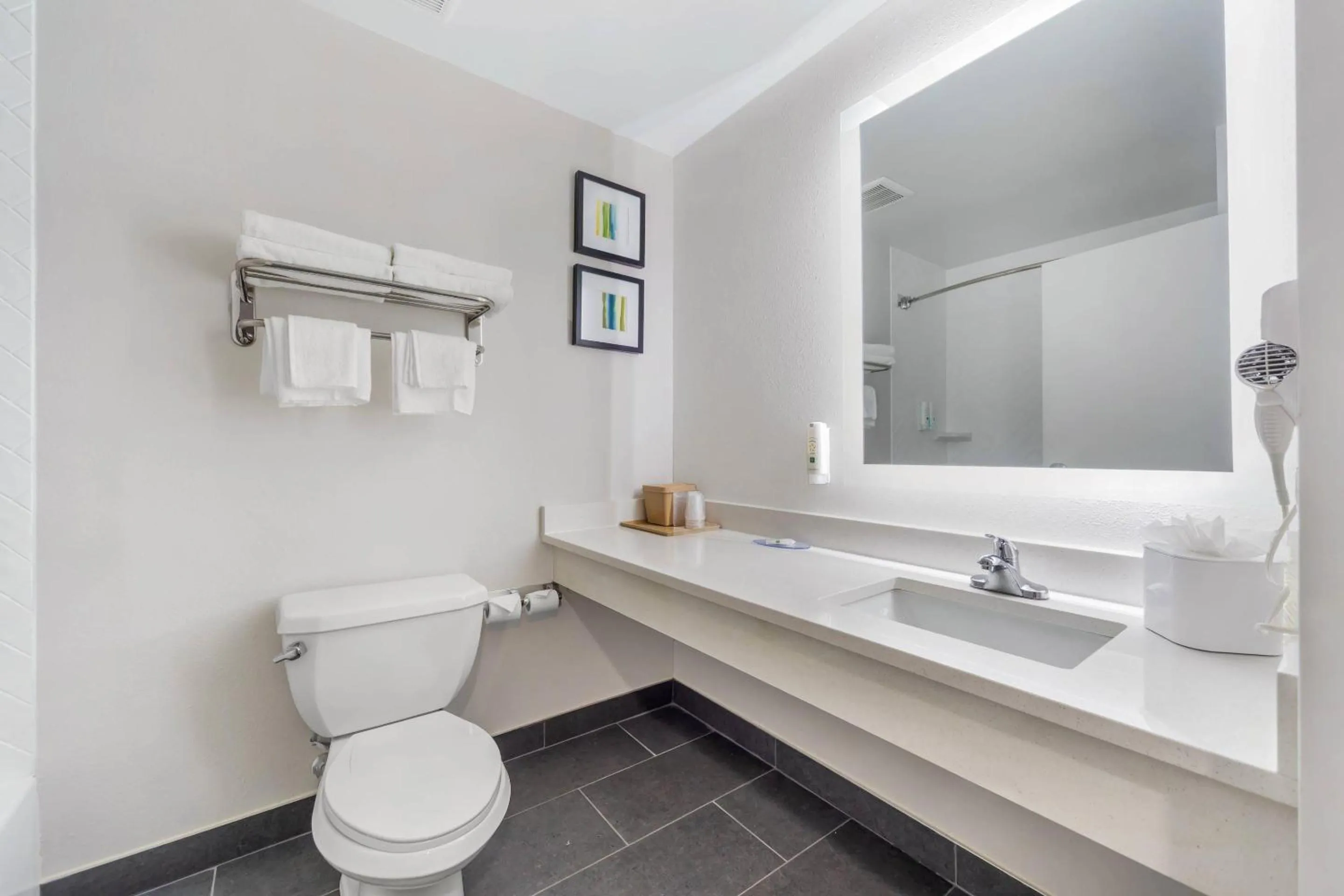 Bedroom in Quality Inn & Suites NJ State Capital Area