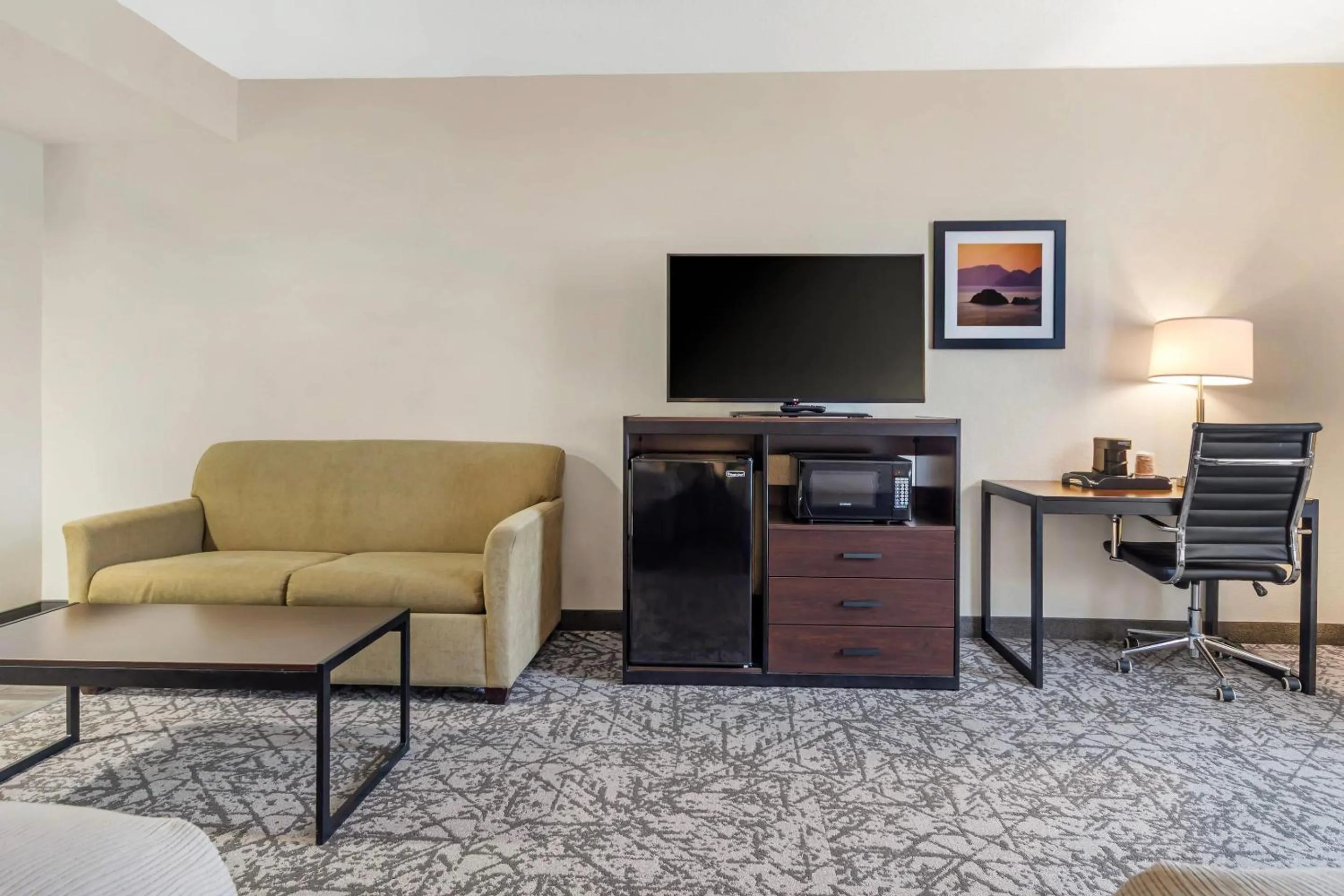 Bedroom in Quality Inn & Suites NJ State Capital Area