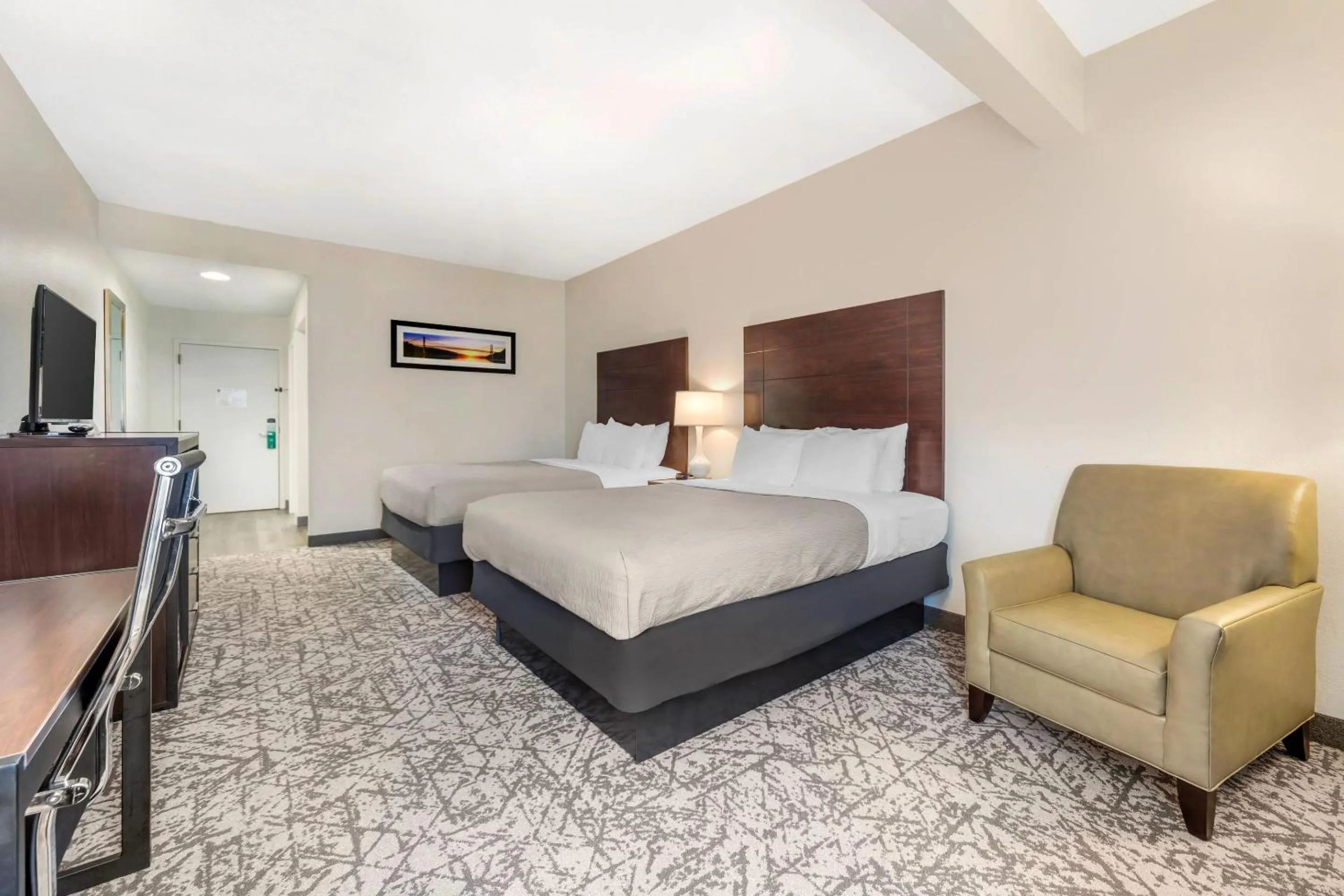 Bedroom, Bed in Quality Inn & Suites NJ State Capital Area