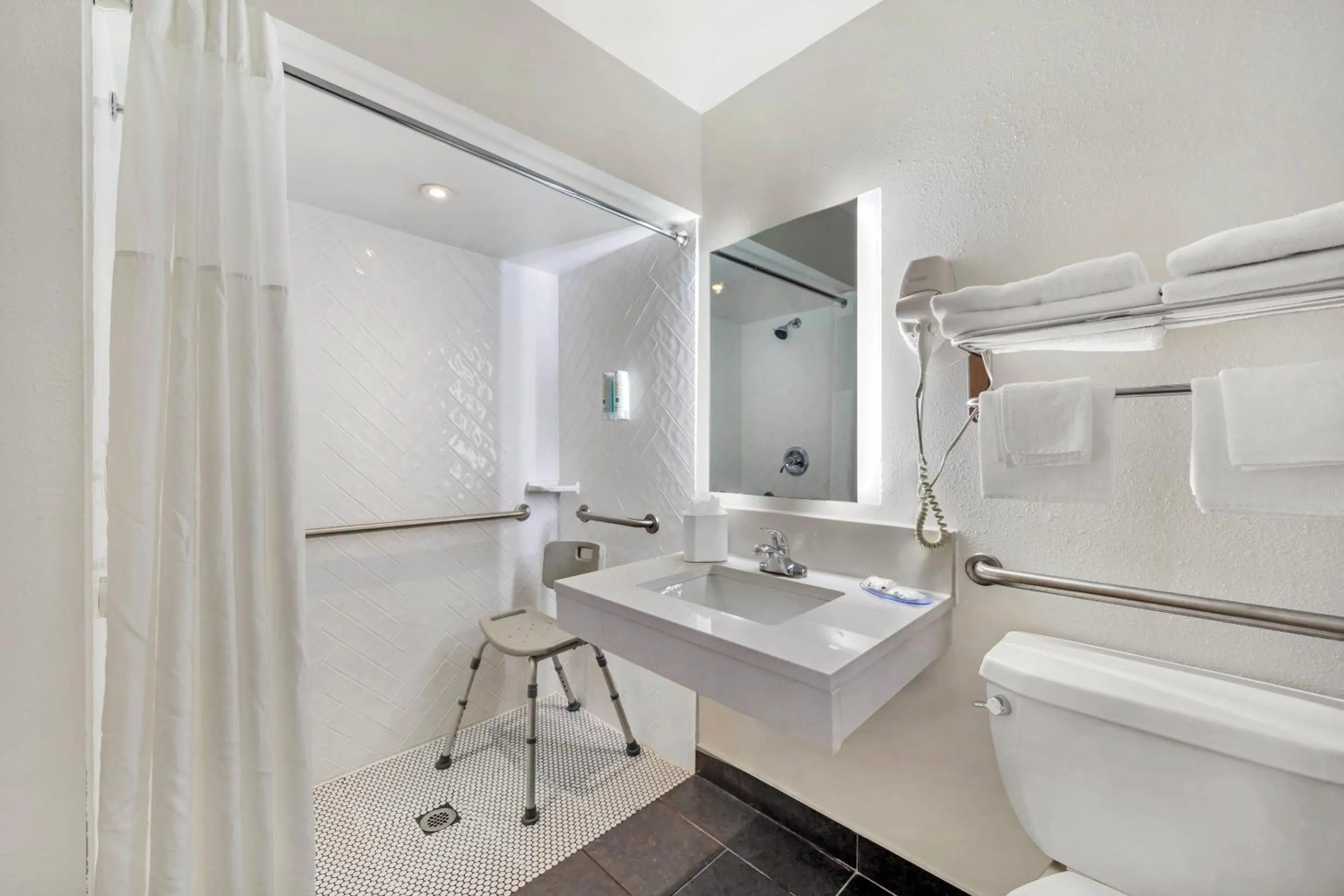 Bedroom in Quality Inn & Suites NJ State Capital Area