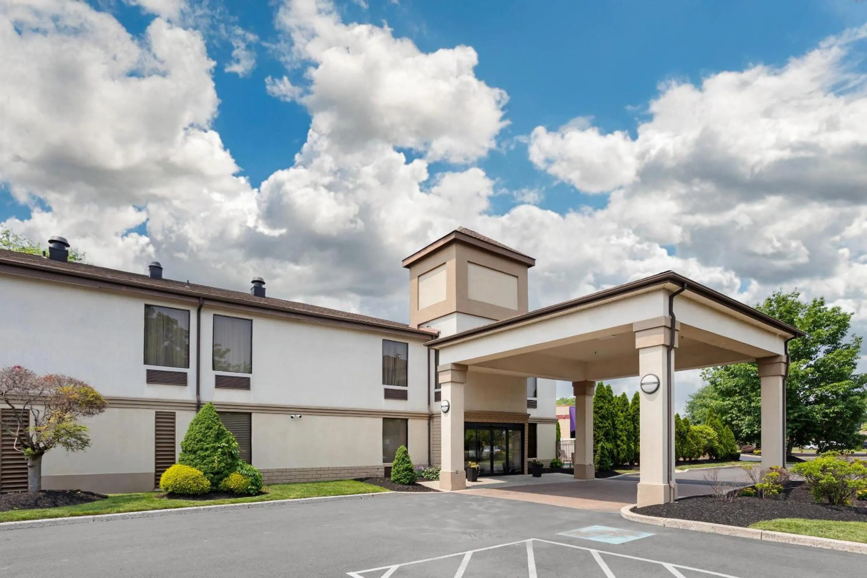 Property building in Quality Inn & Suites NJ State Capital Area