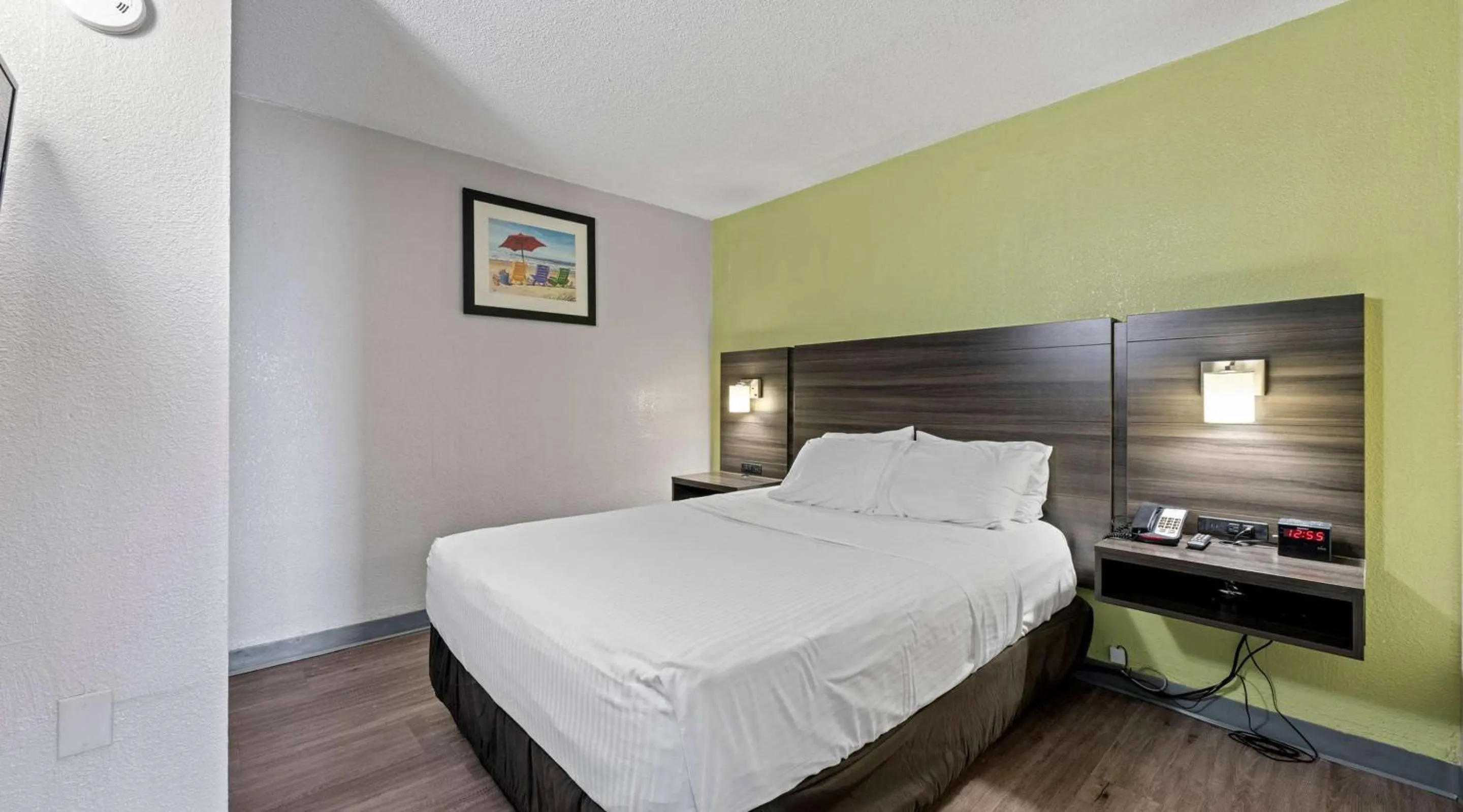 Photo of the whole room, Bed in SureStay Studio by Best Western Virginia Beach Oceanfront