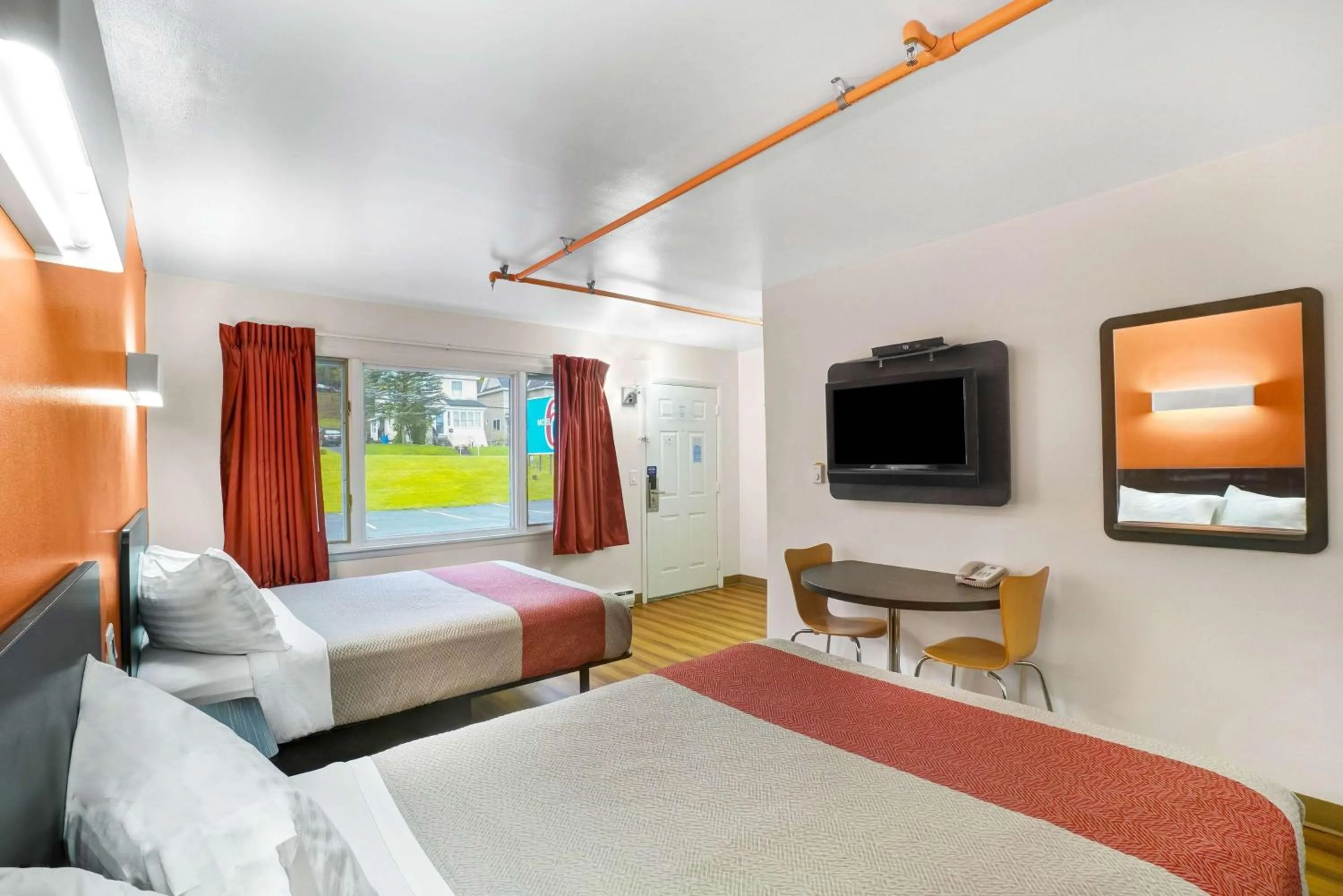 Photo of the whole room, Bed in Motel 6-Ilion, NY