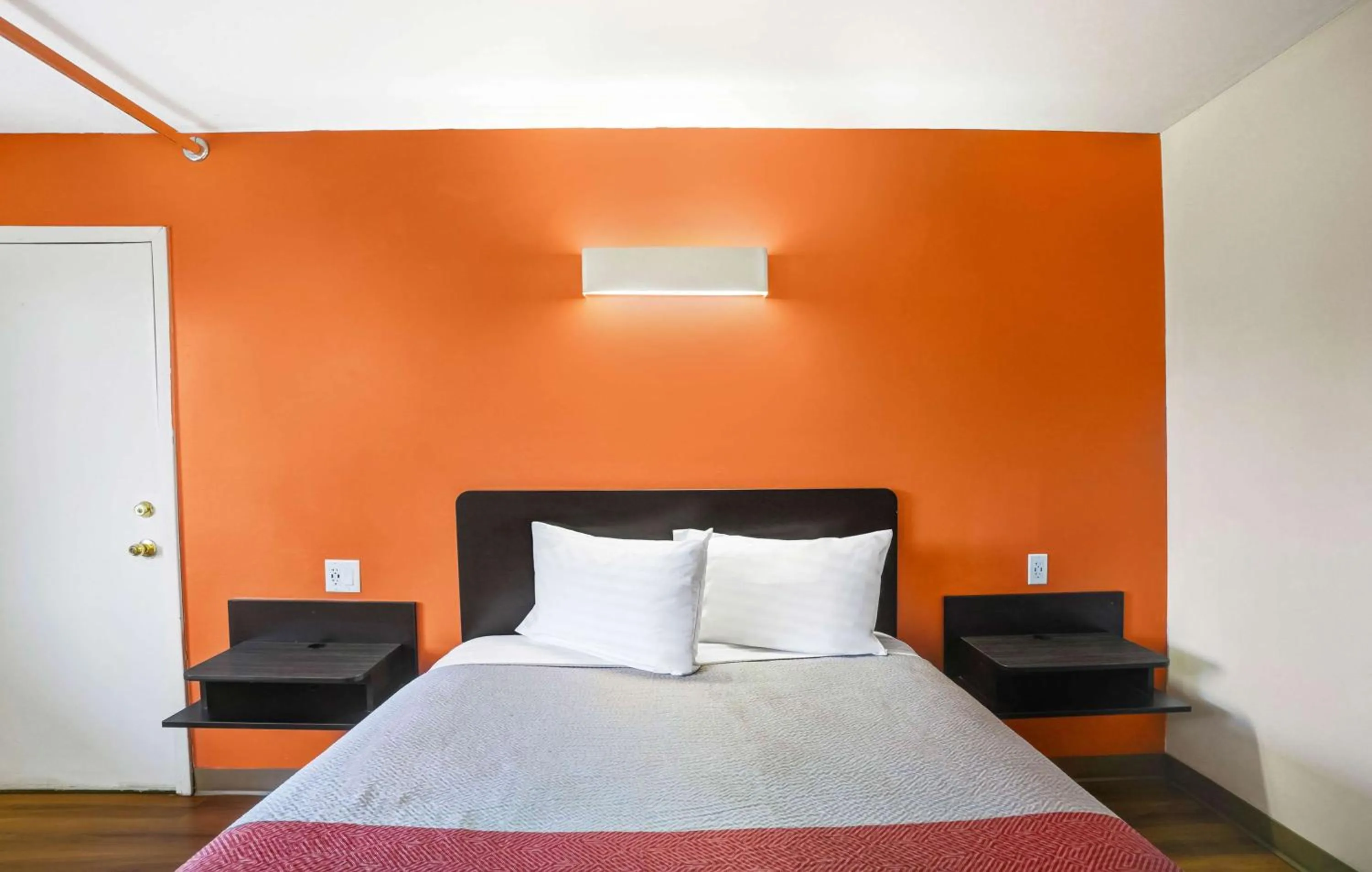 Photo of the whole room, Bed in Motel 6-Ilion, NY