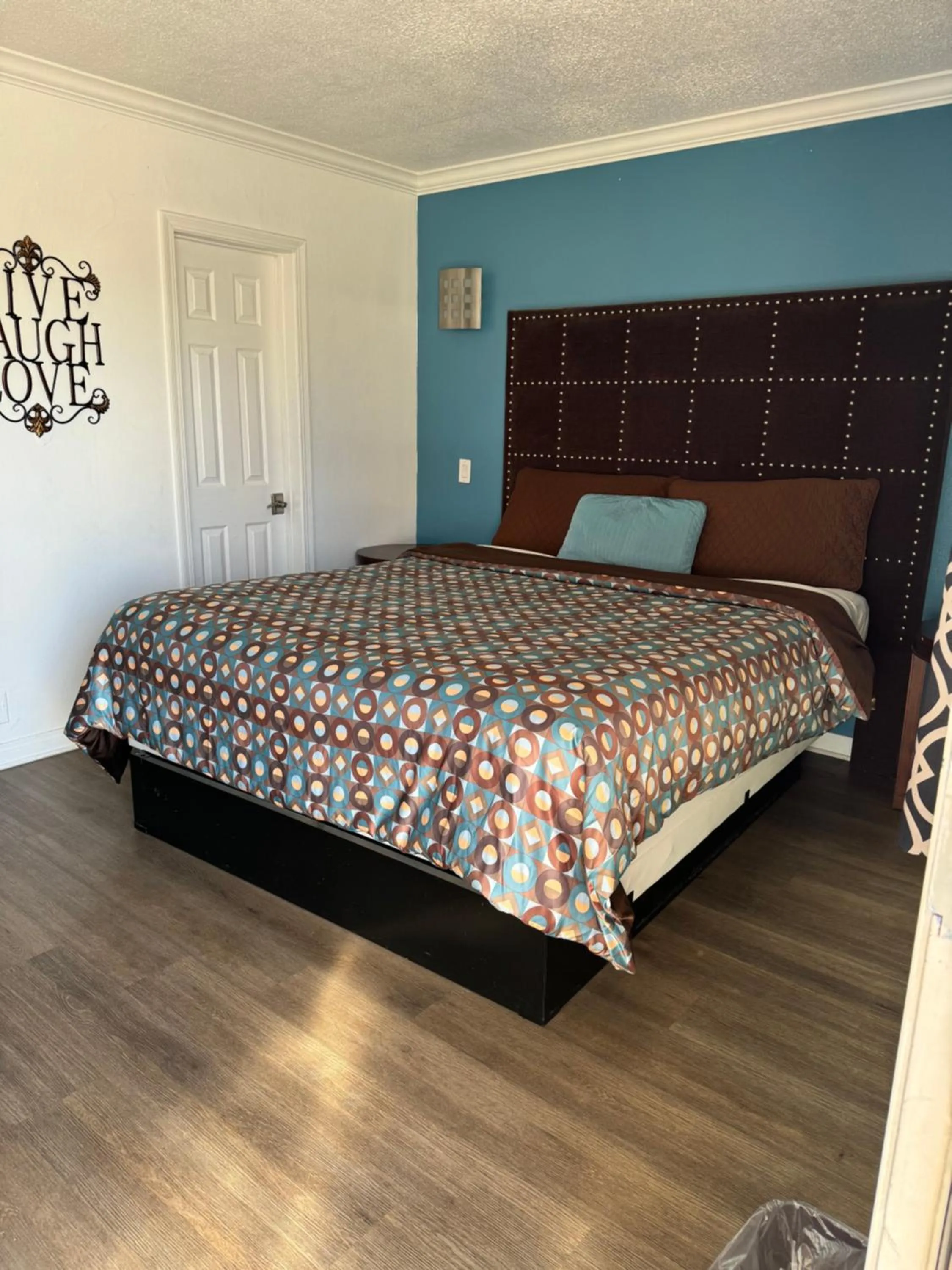 Bed in El Dorado Motel