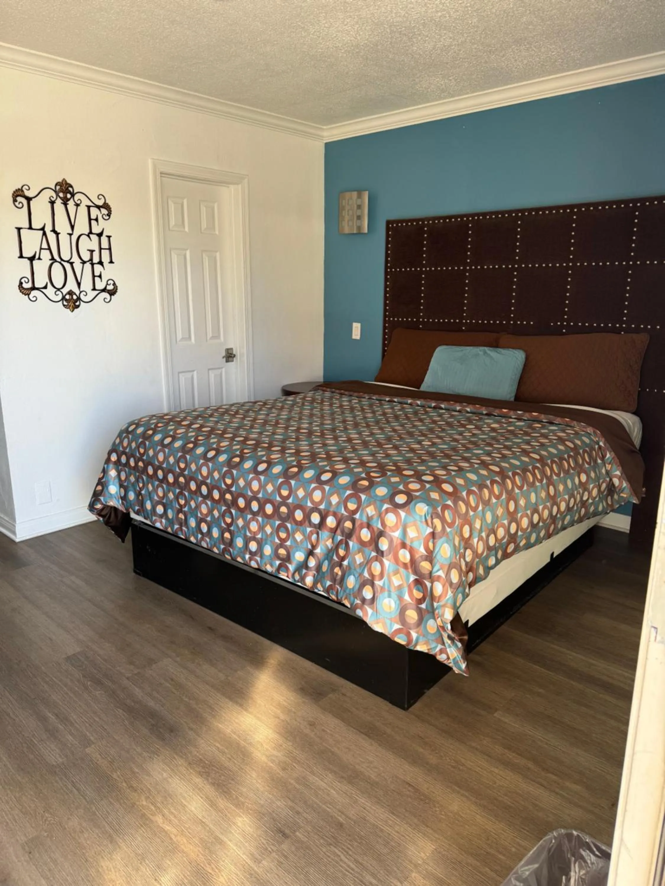 Bed in El Dorado Motel