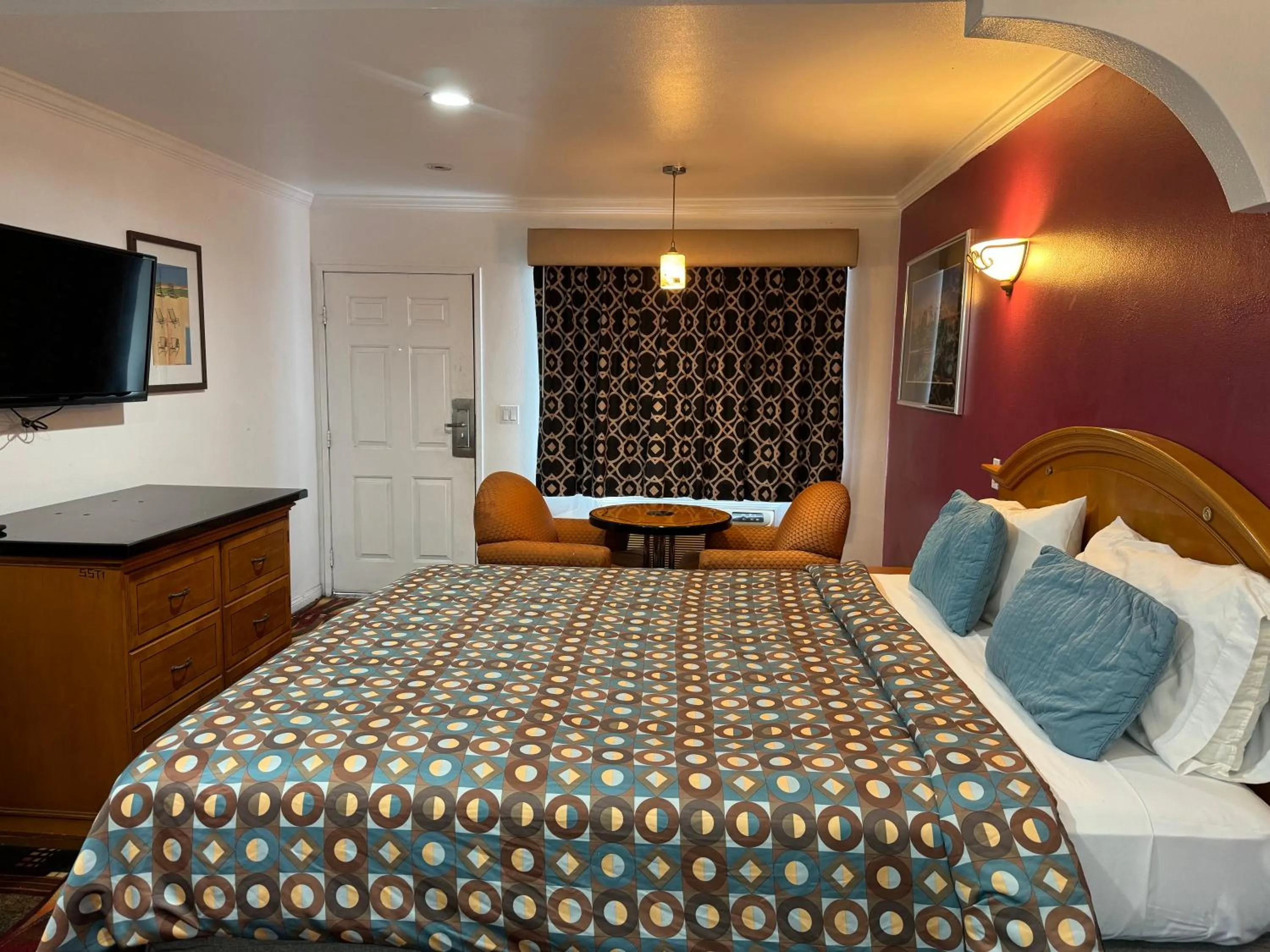 Bed in El Dorado Motel