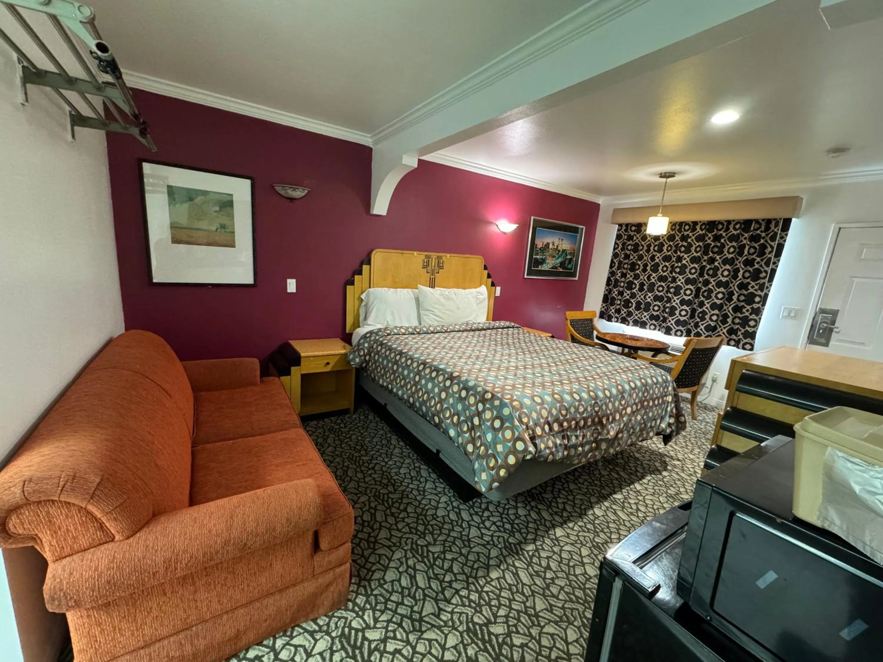 Bed in El Dorado Motel