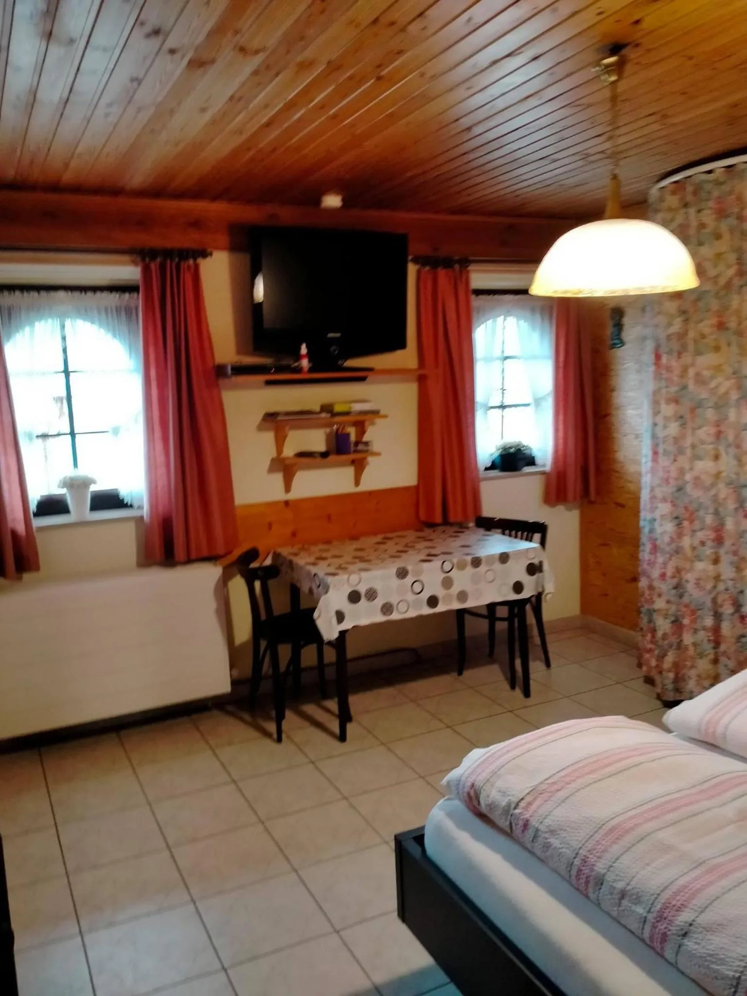 Bed in gasthof lederhose