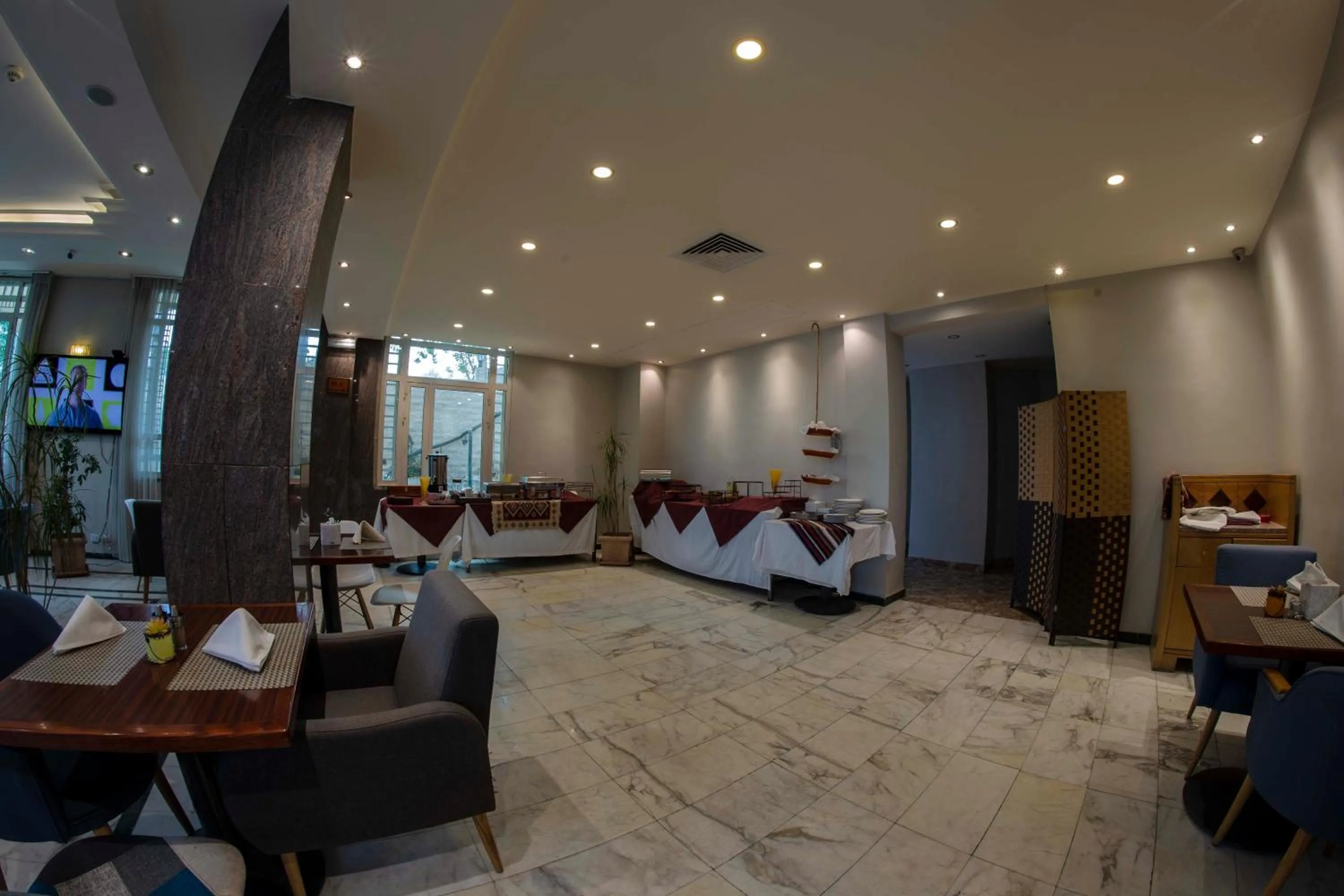 Restaurant/places to eat in Kindi Suite Hotel