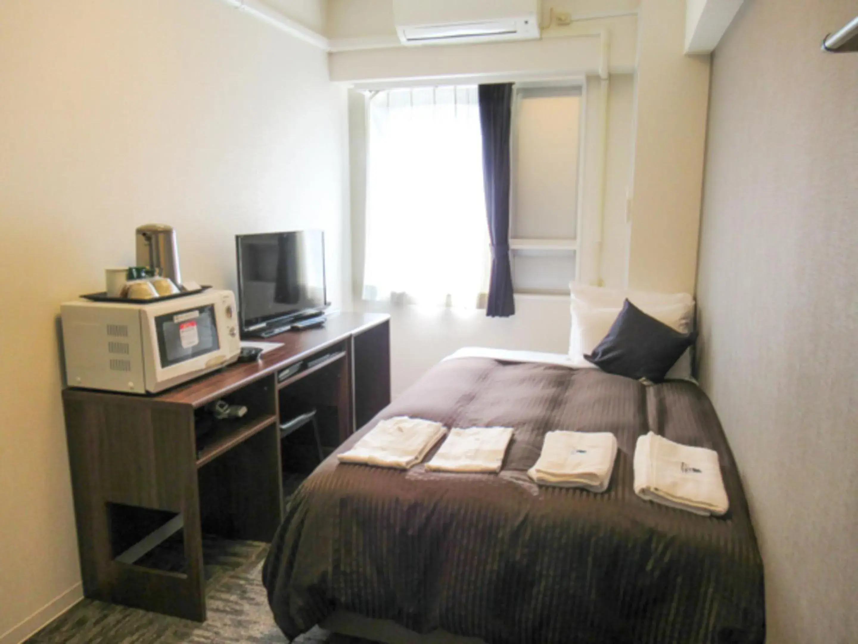Double Room with Small Double Bed - single occupancy - Smoking in HOTEL LiVEMAX BUDGET Kawasaki Ekimae Double Room with Small Double Bed - single occupancy - Smoking in HOTEL LiVEMAX BUDGET Kawasaki Ekimae