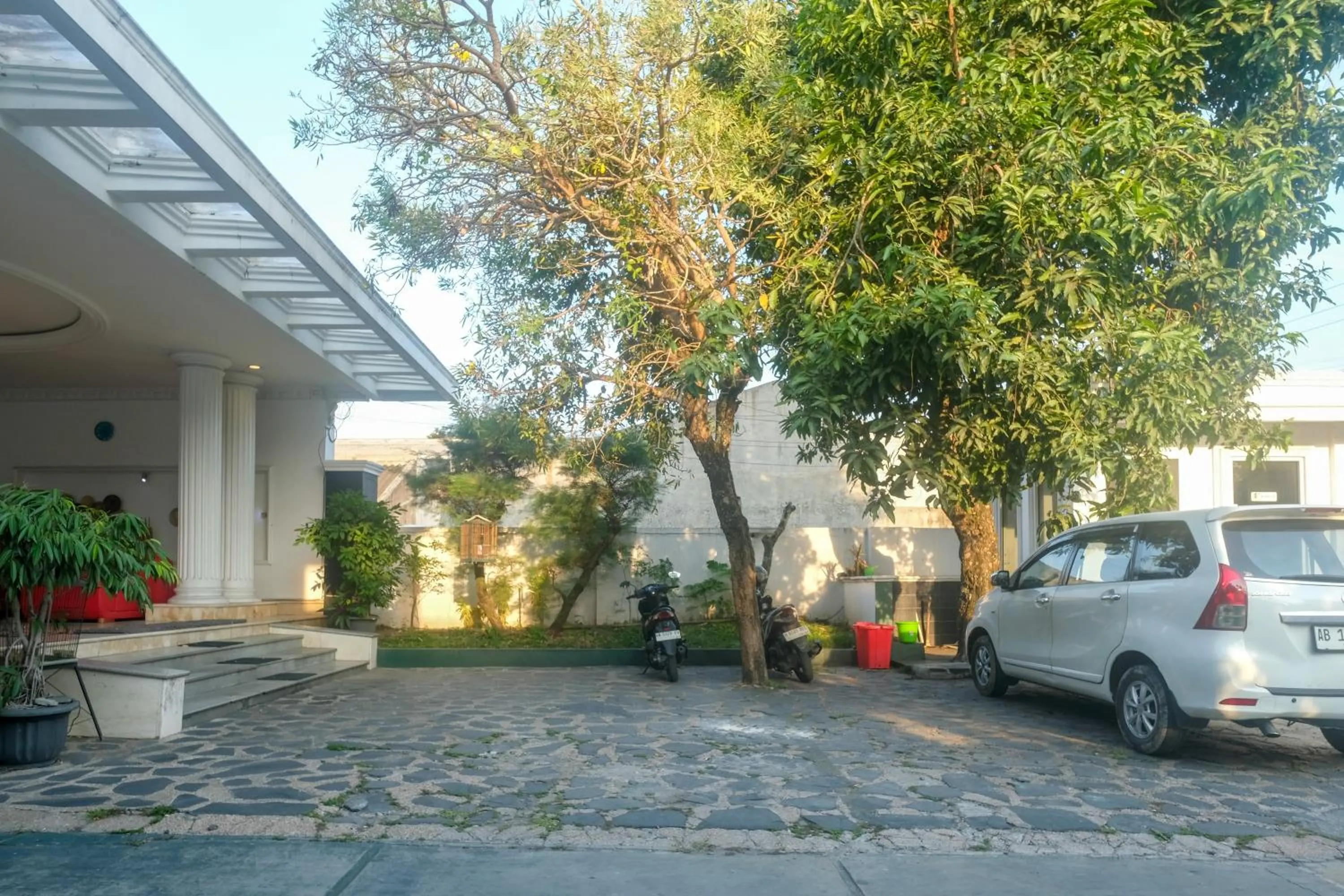 Parking in Urbanview Omah Pari Boutique Hotel