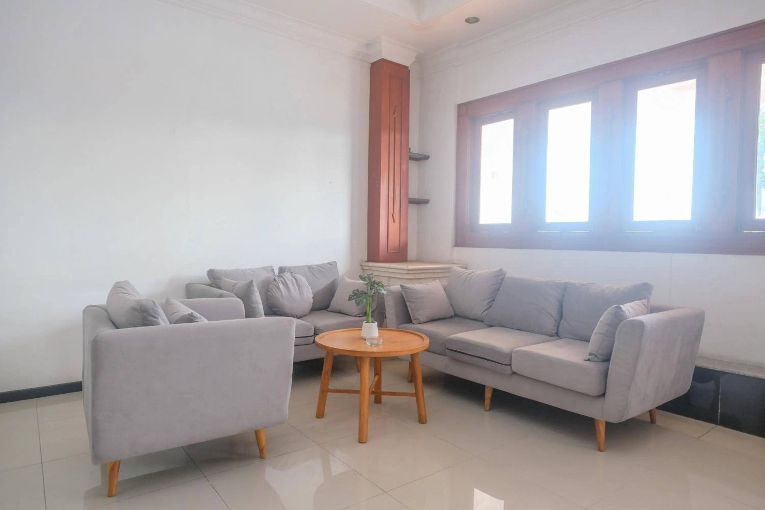 Seating area in Urbanview Omah Pari Boutique Hotel