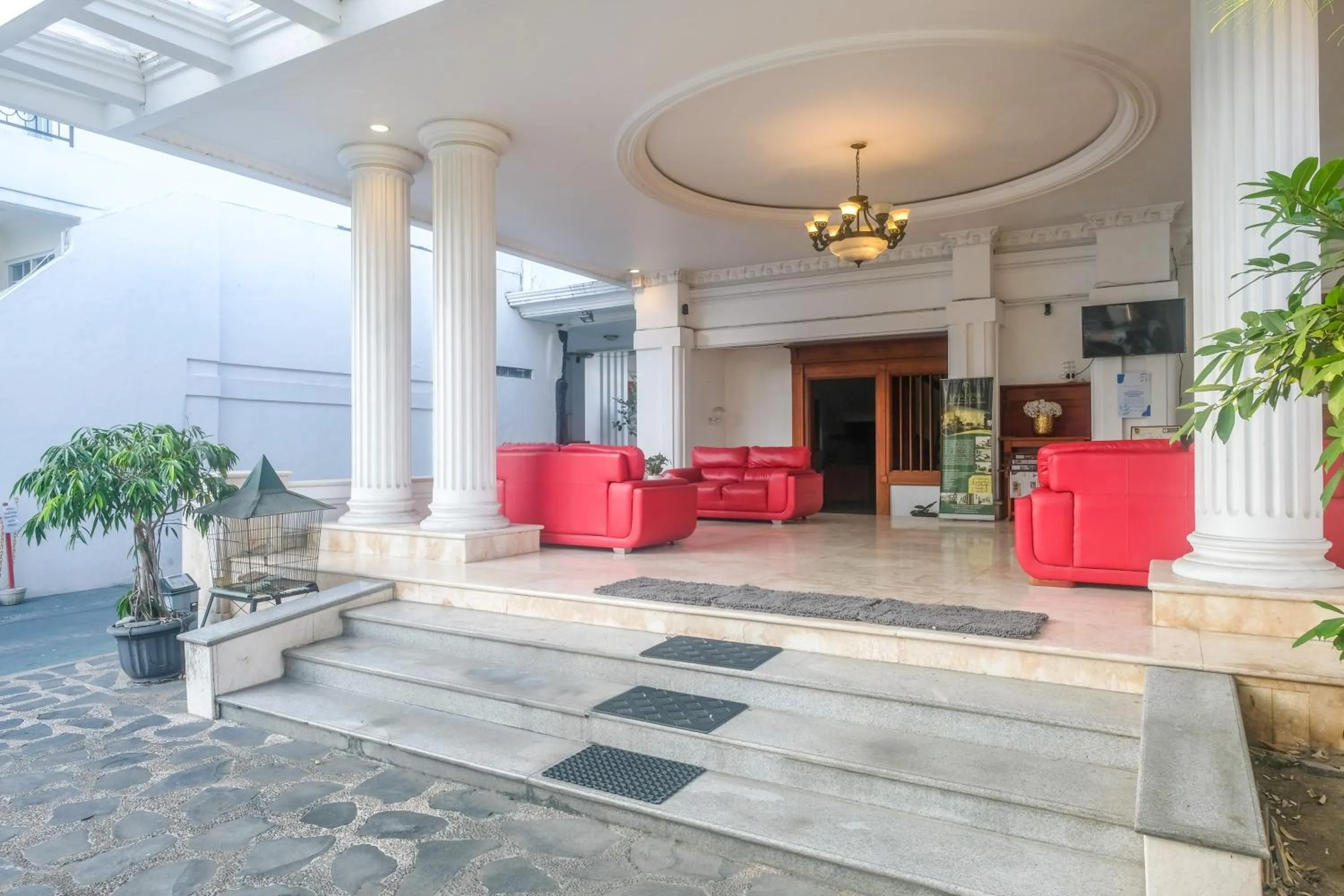 Lobby or reception in Urbanview Omah Pari Boutique Hotel
