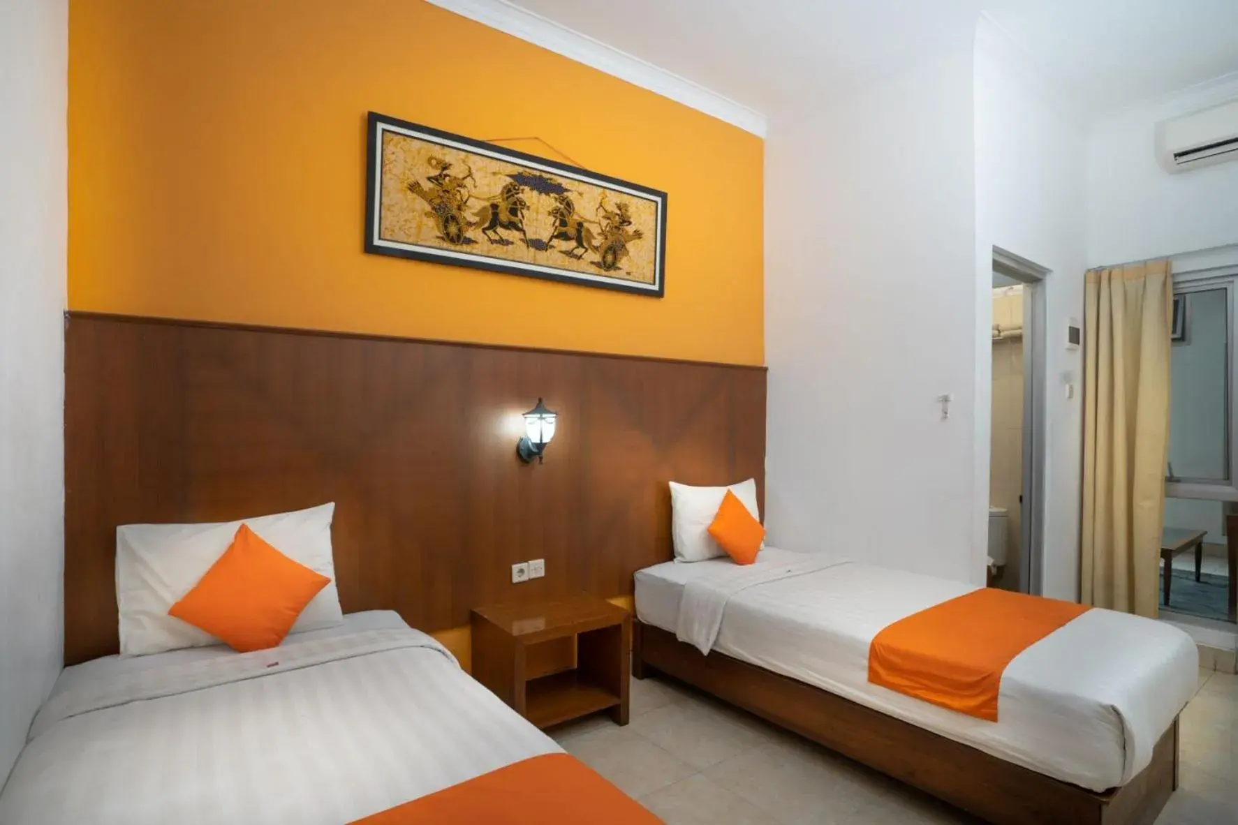 Economy Twin Room in Hotel Poncowinatan - Tugu Economy Twin Room in Hotel Poncowinatan - Tugu