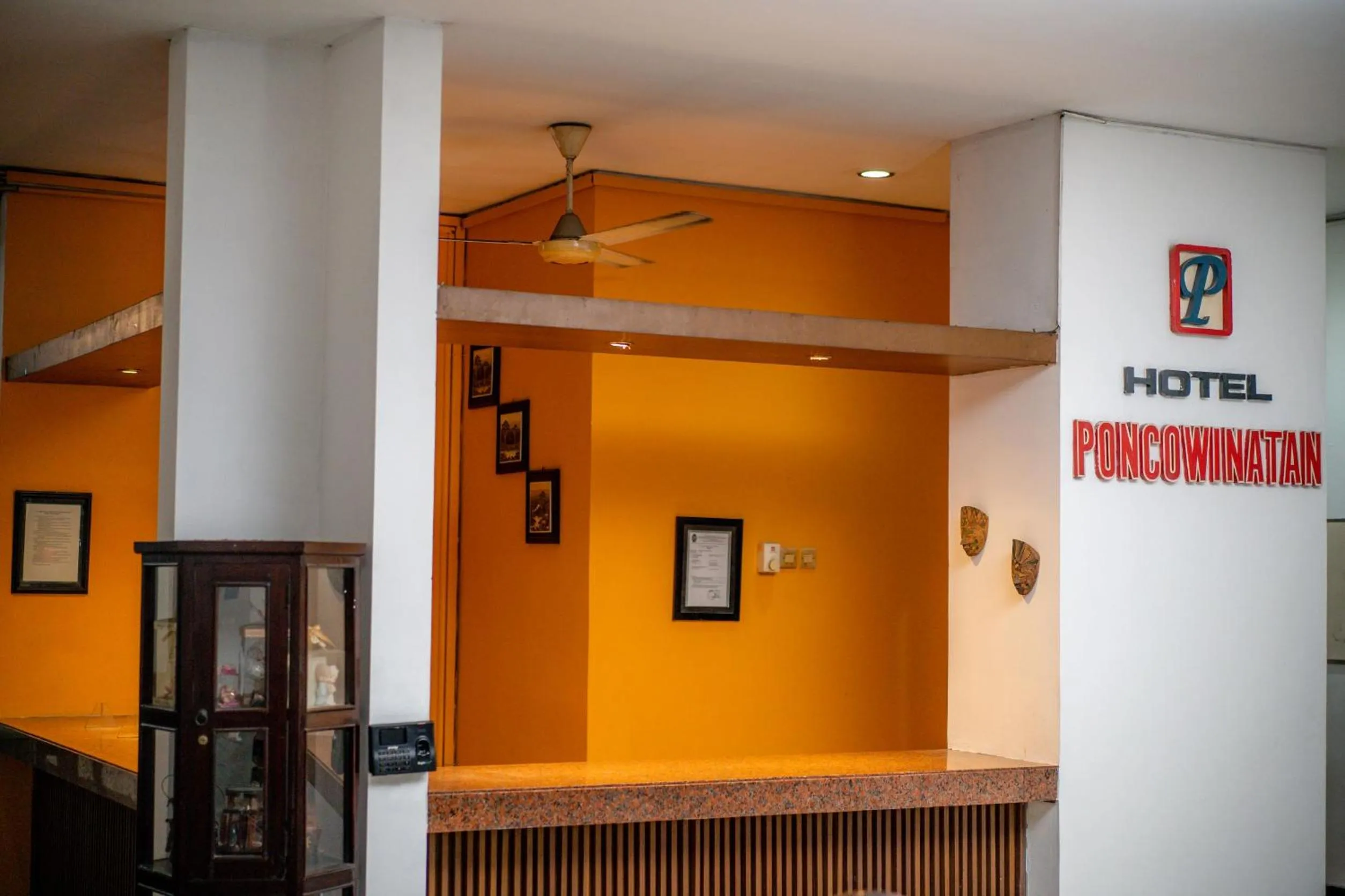 Lobby or reception in Hotel Poncowinatan - Tugu