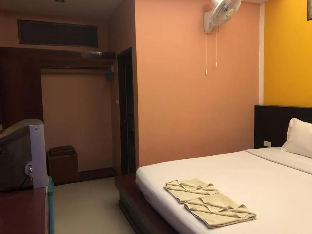 Photo of the whole room, Bed in Samui Mermaid Beachfront