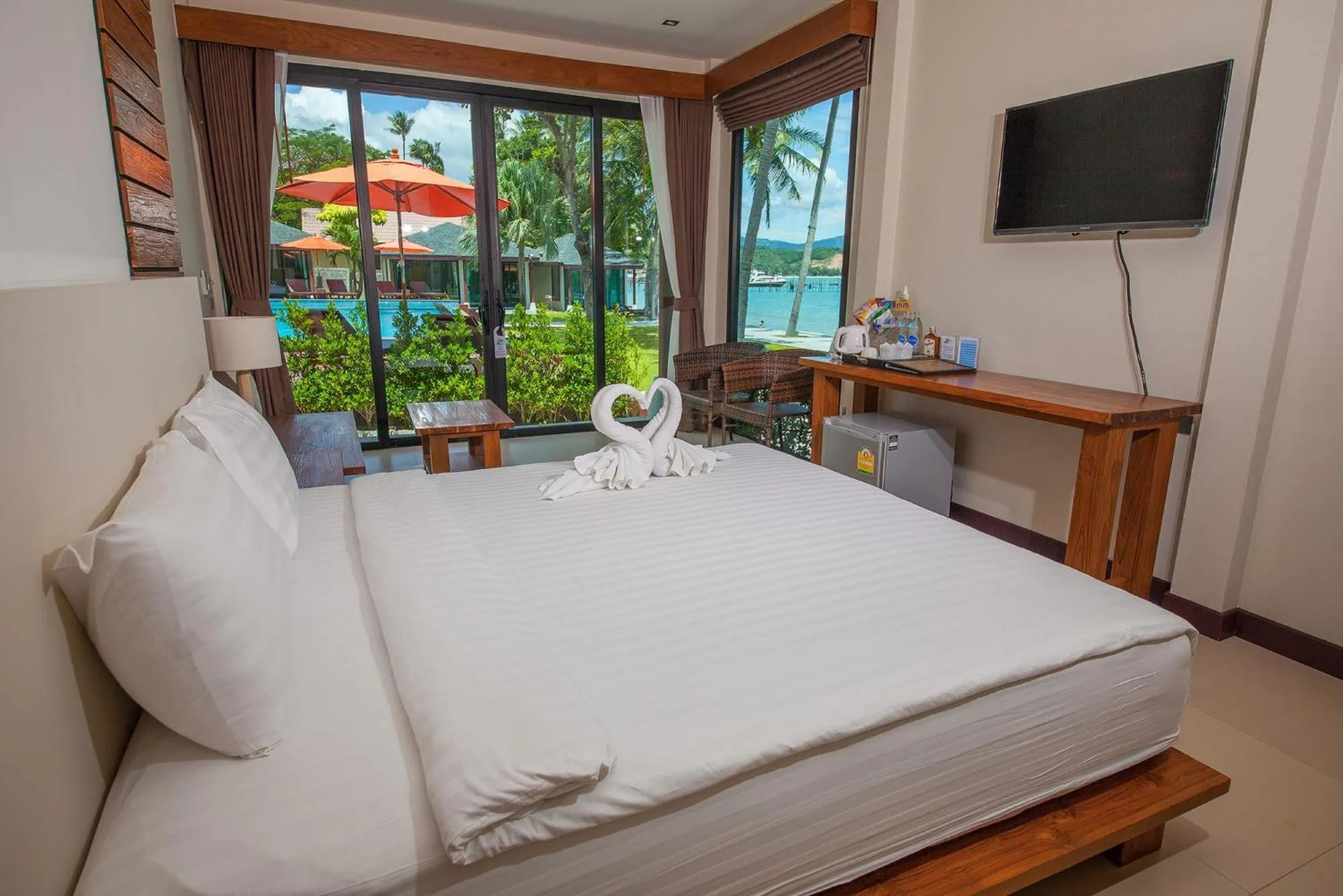 Photo of the whole room, Bed in Samui Mermaid Beachfront