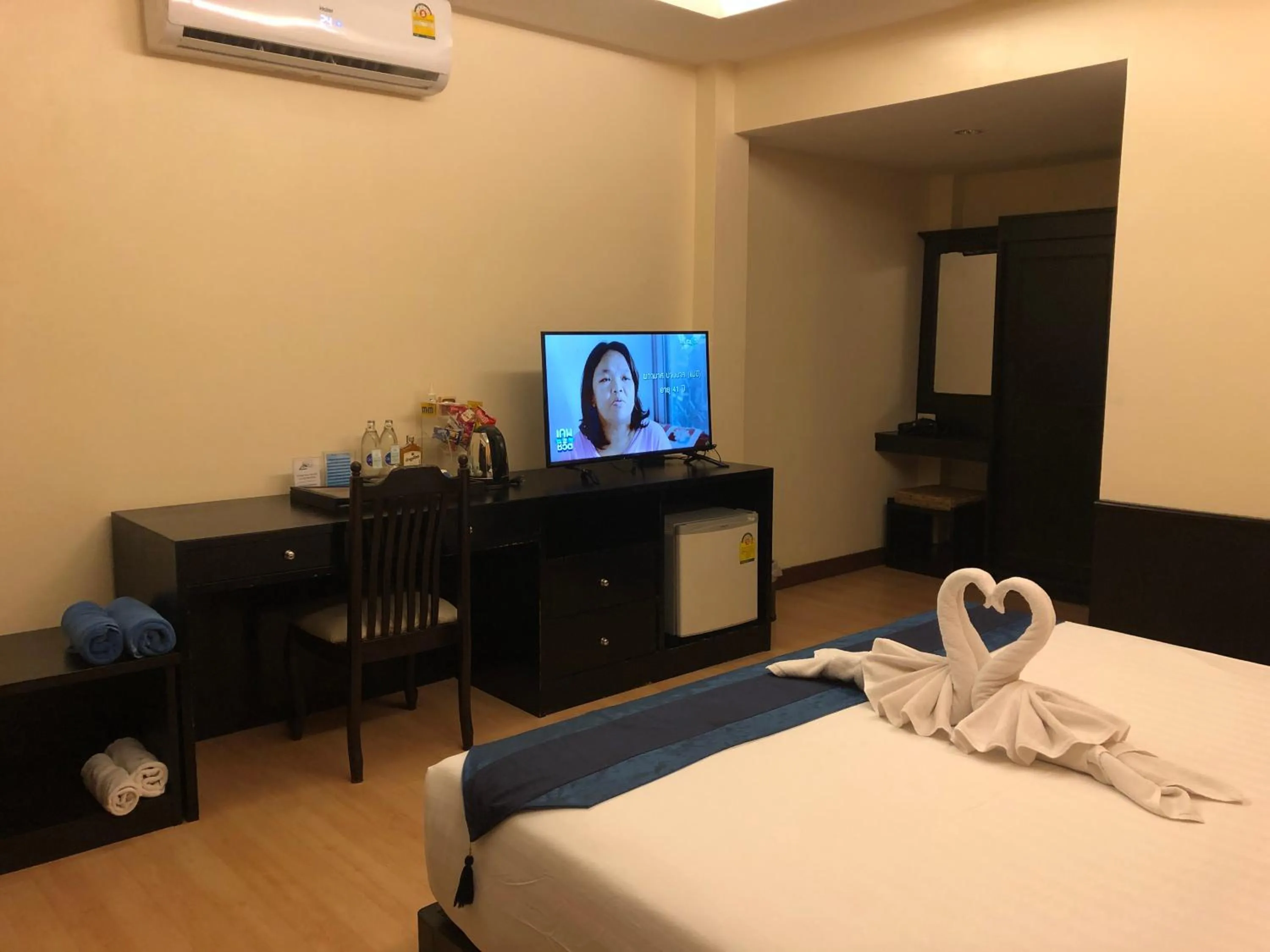 Photo of the whole room, Bed in Samui Mermaid Beachfront