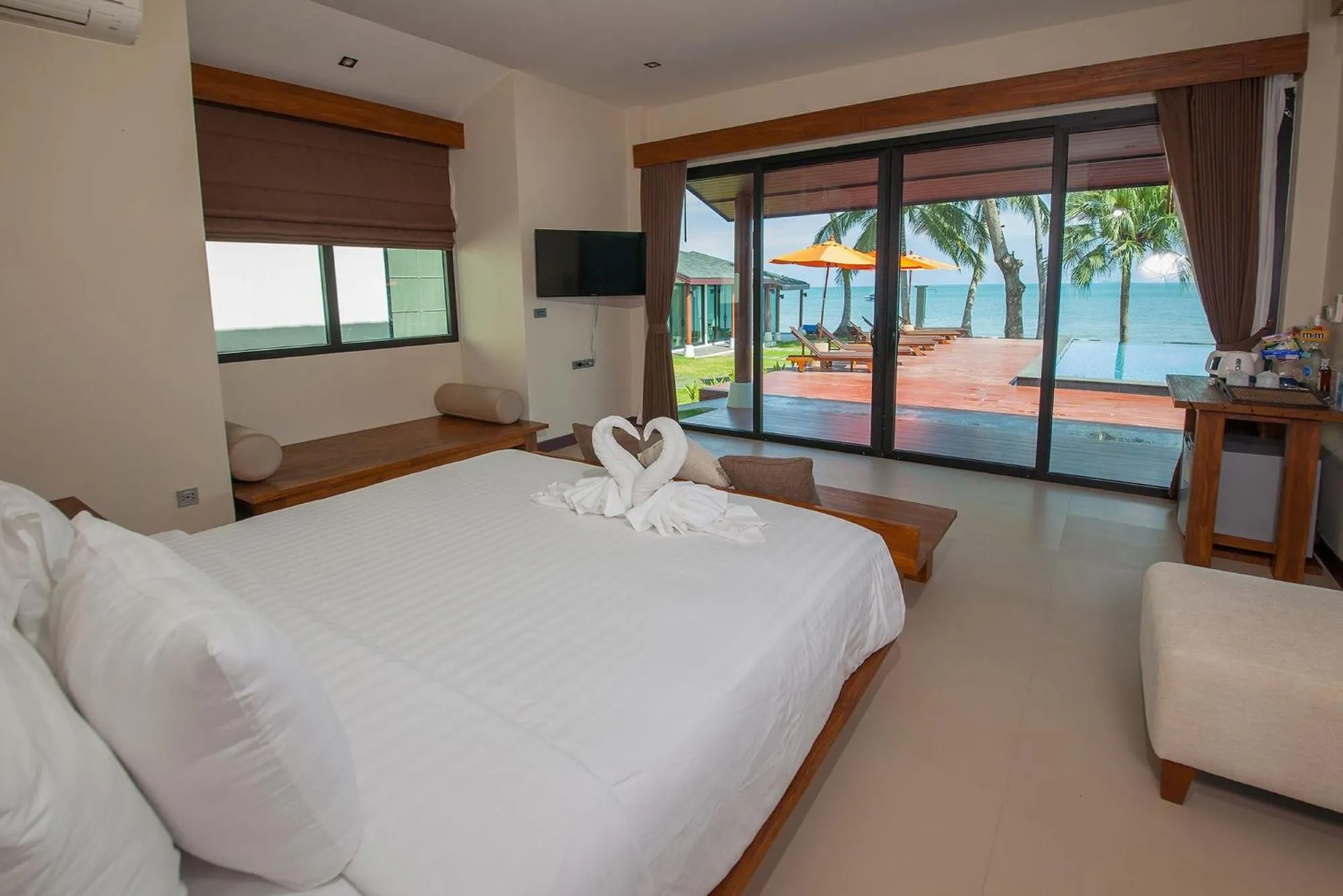 Photo of the whole room, Bed in Samui Mermaid Beachfront