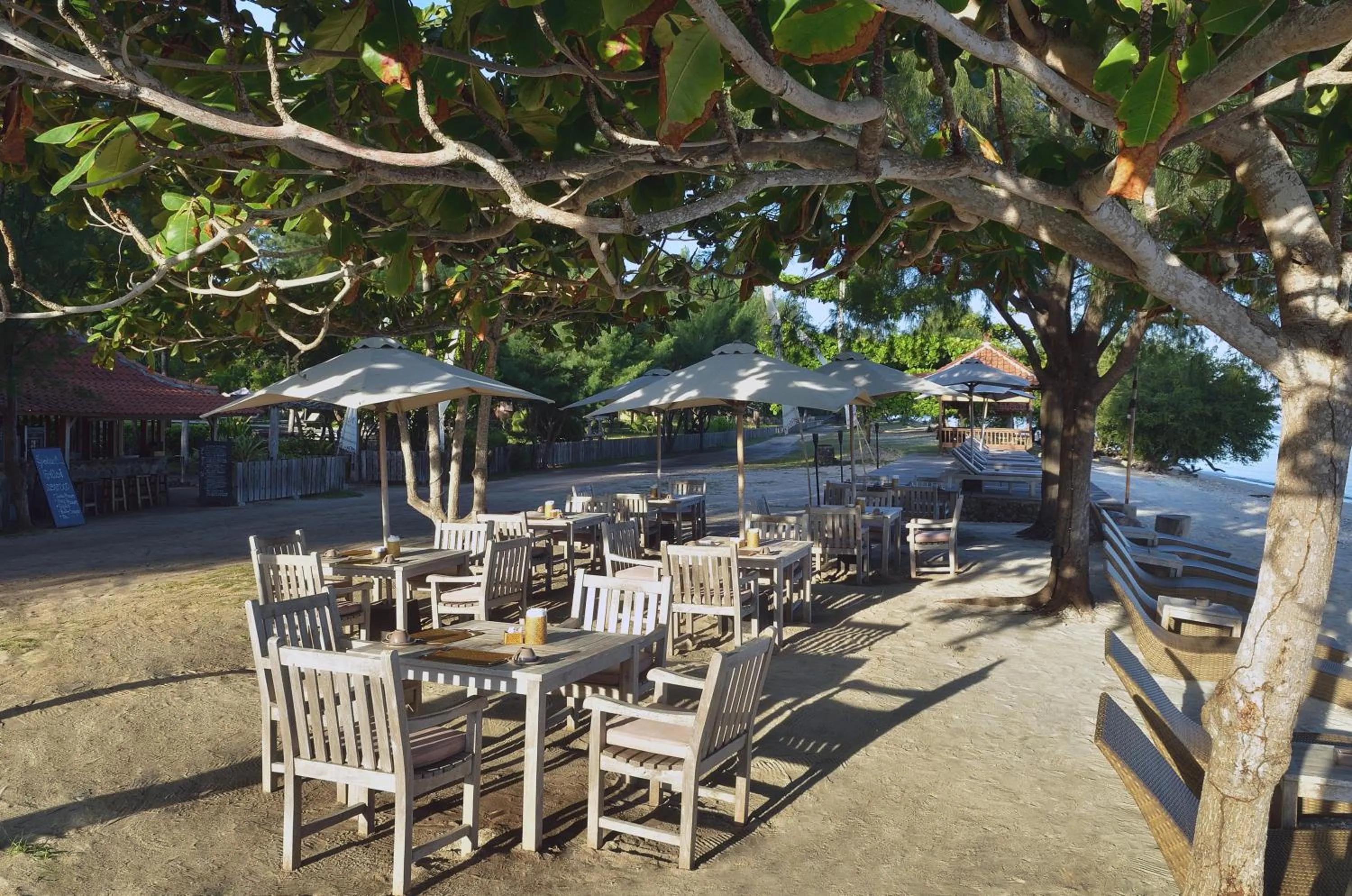 Restaurant/places to eat in Desa Dunia Beda Resort