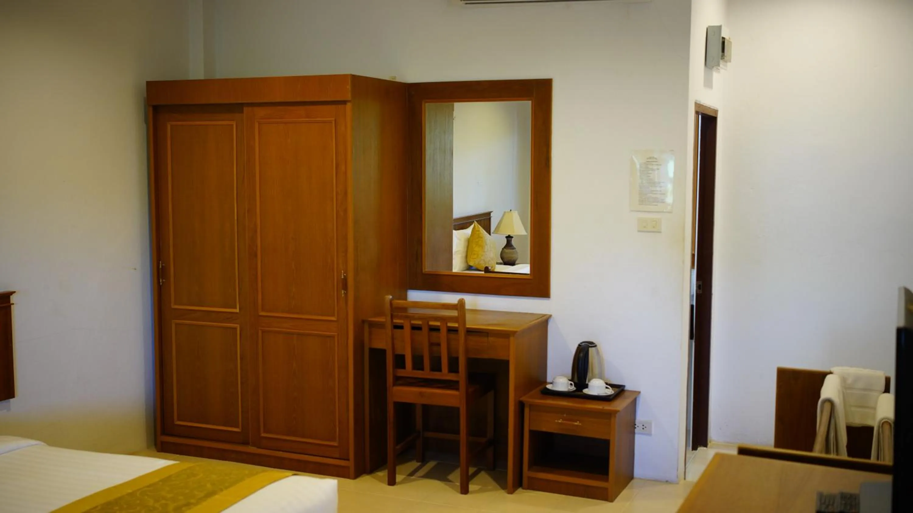 wardrobe, Bed in Baan Pitcha บ้านพิชชา