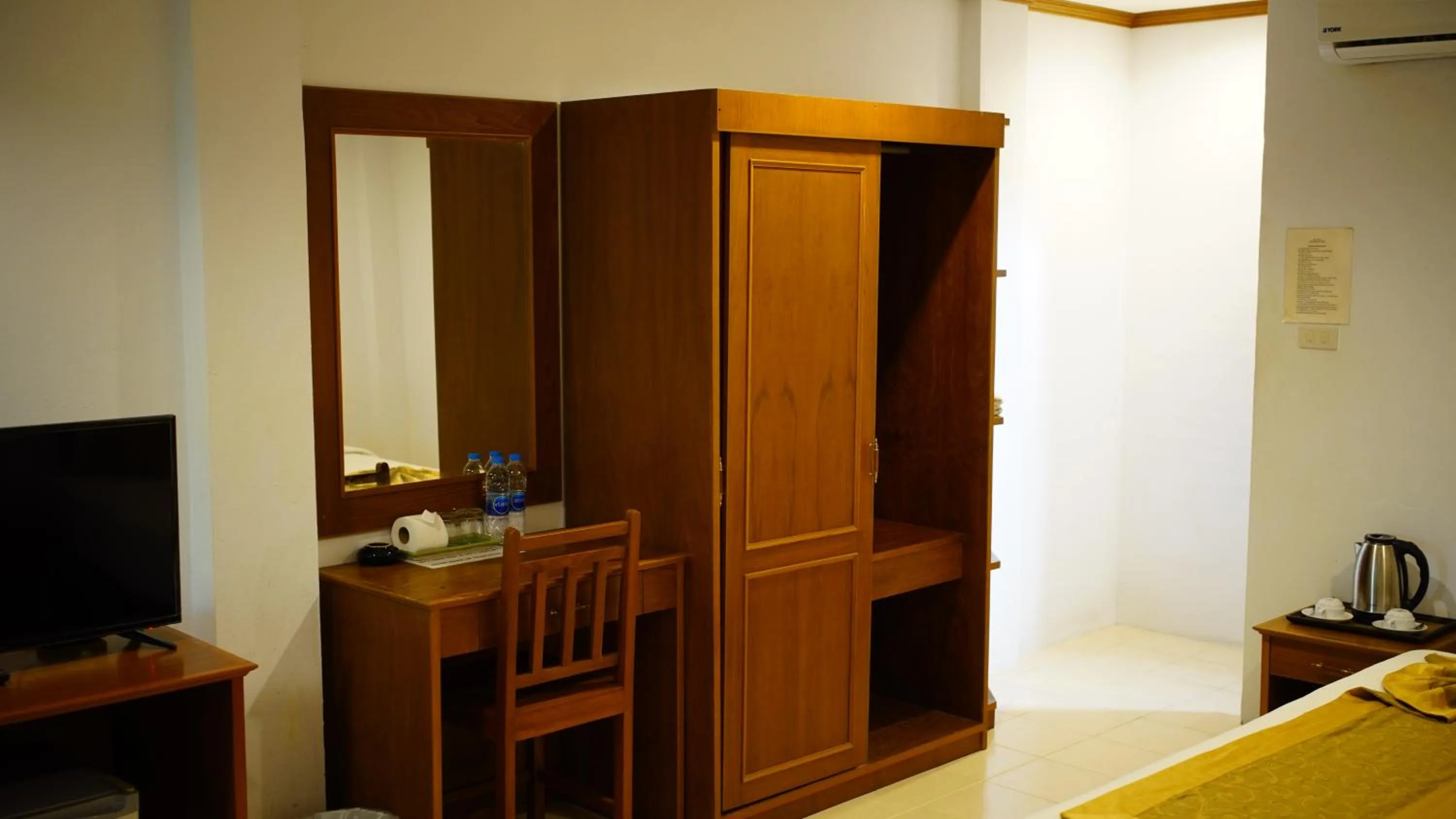 wardrobe, Bed in Baan Pitcha บ้านพิชชา