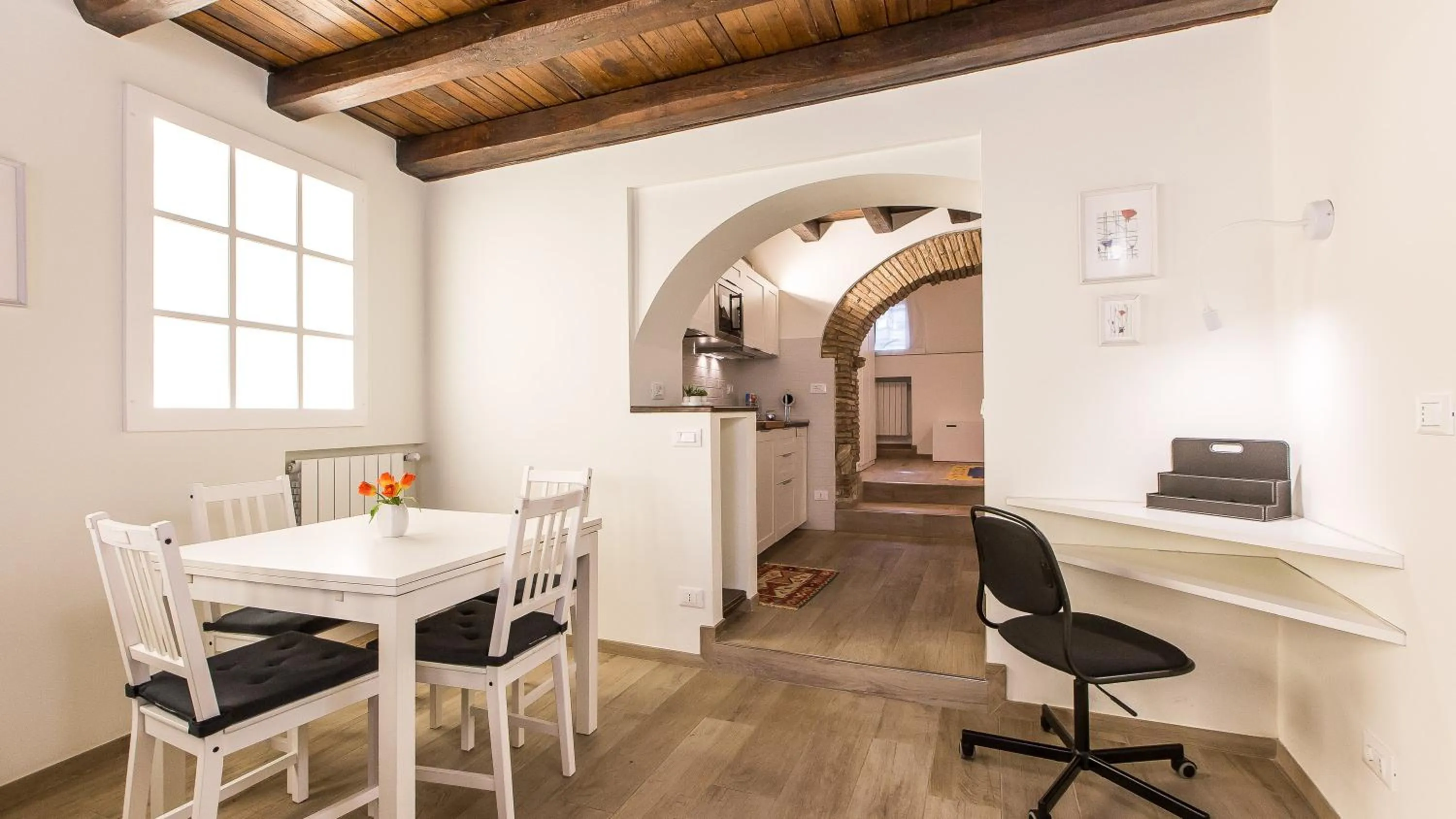 Dining area in Rental in Rome Trastevere White