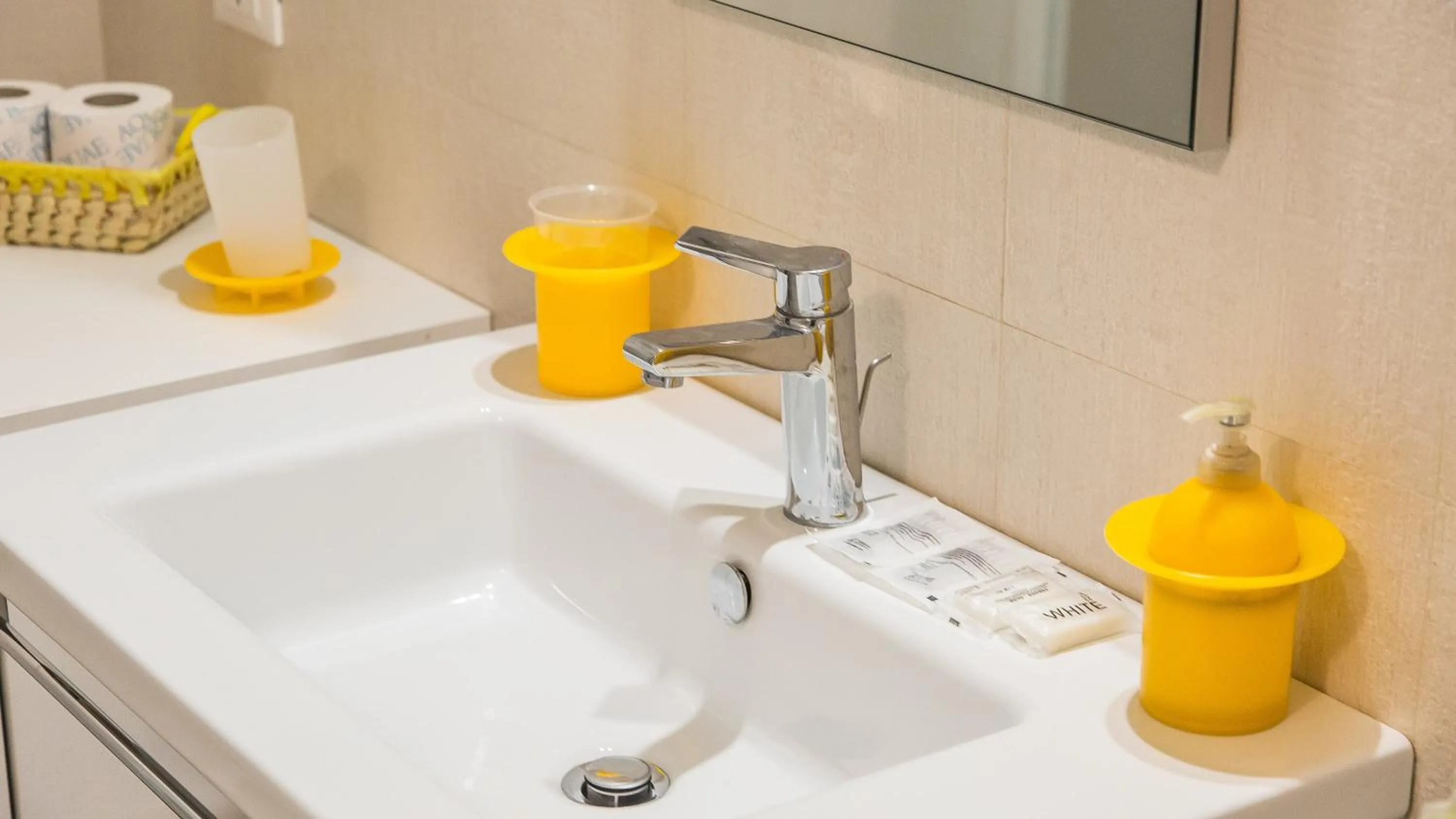 Bathroom in Rental in Rome Trastevere White