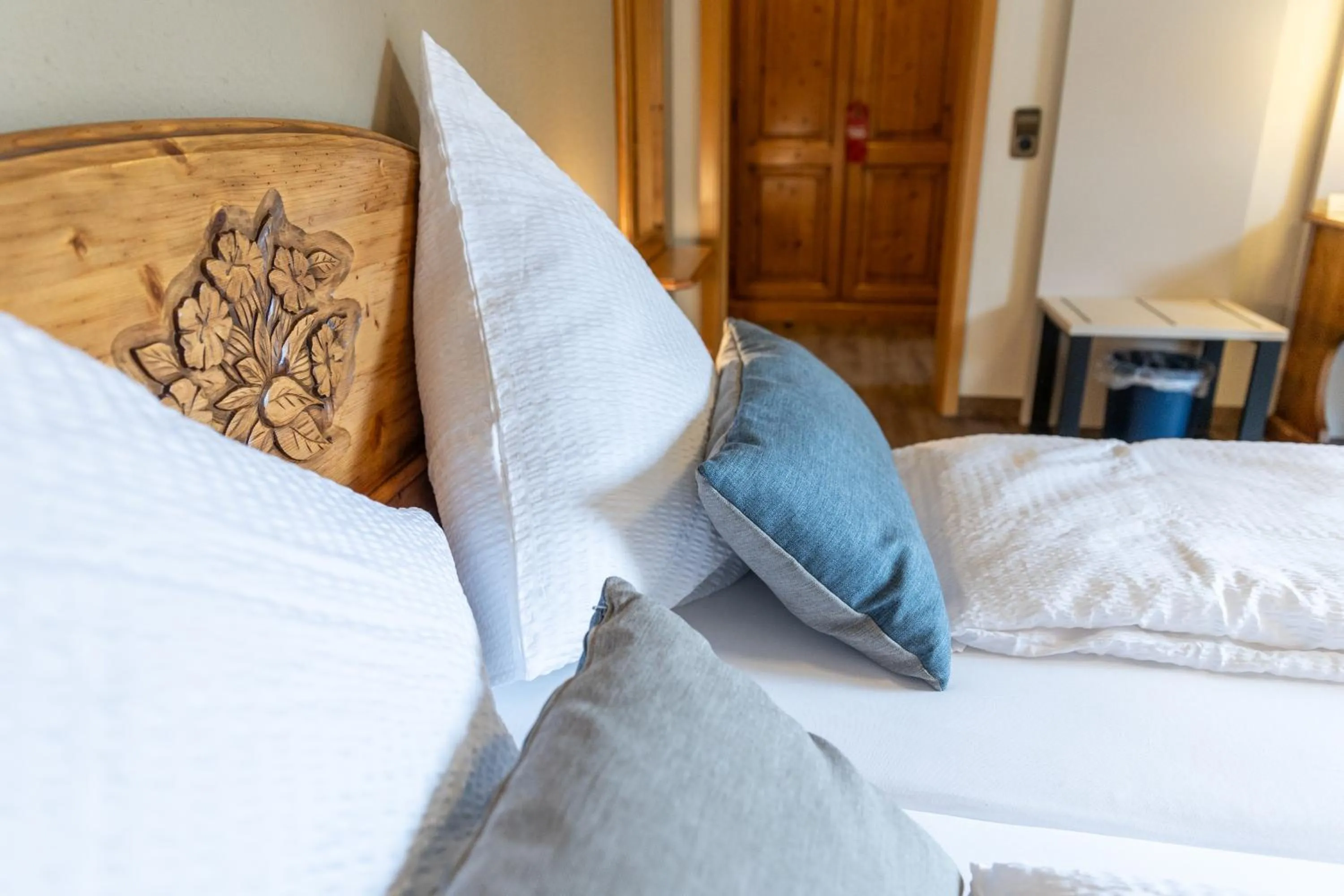 Bed in Landgasthof & Brauerei Löwen Sasbach