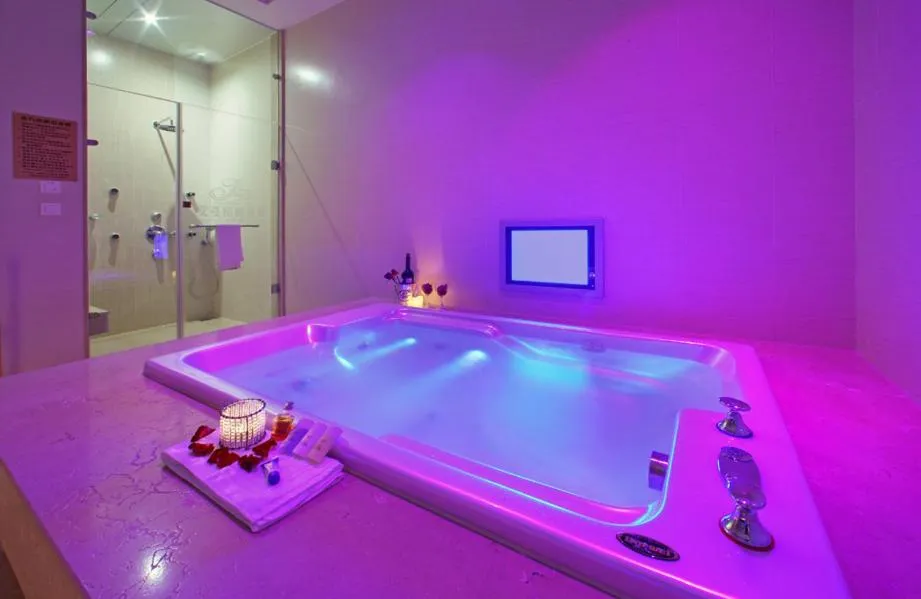 Swimming pool in Amain Boutique Motel - Tucheng 217