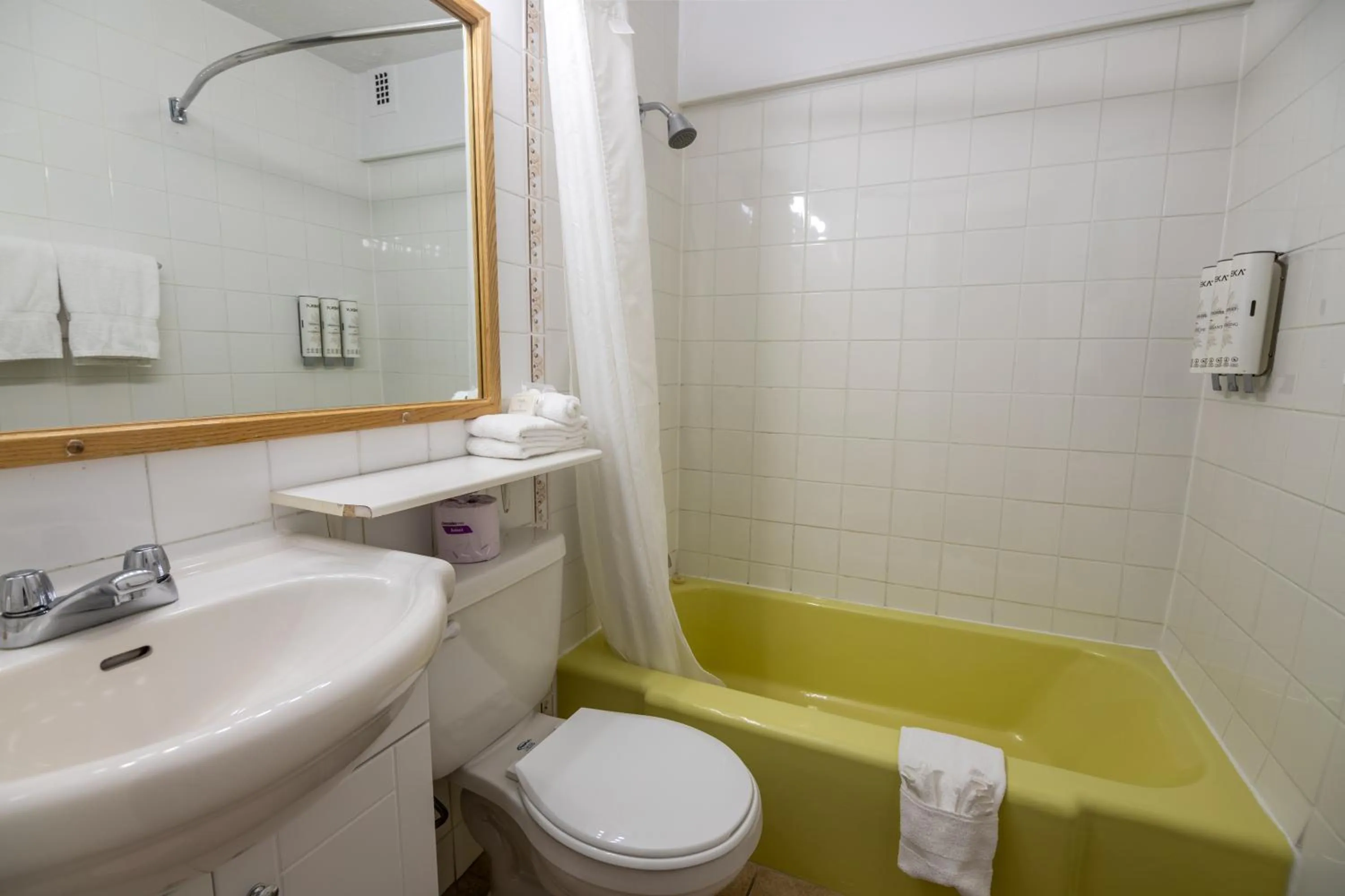 Bathroom in Hôtel Les Mouettes