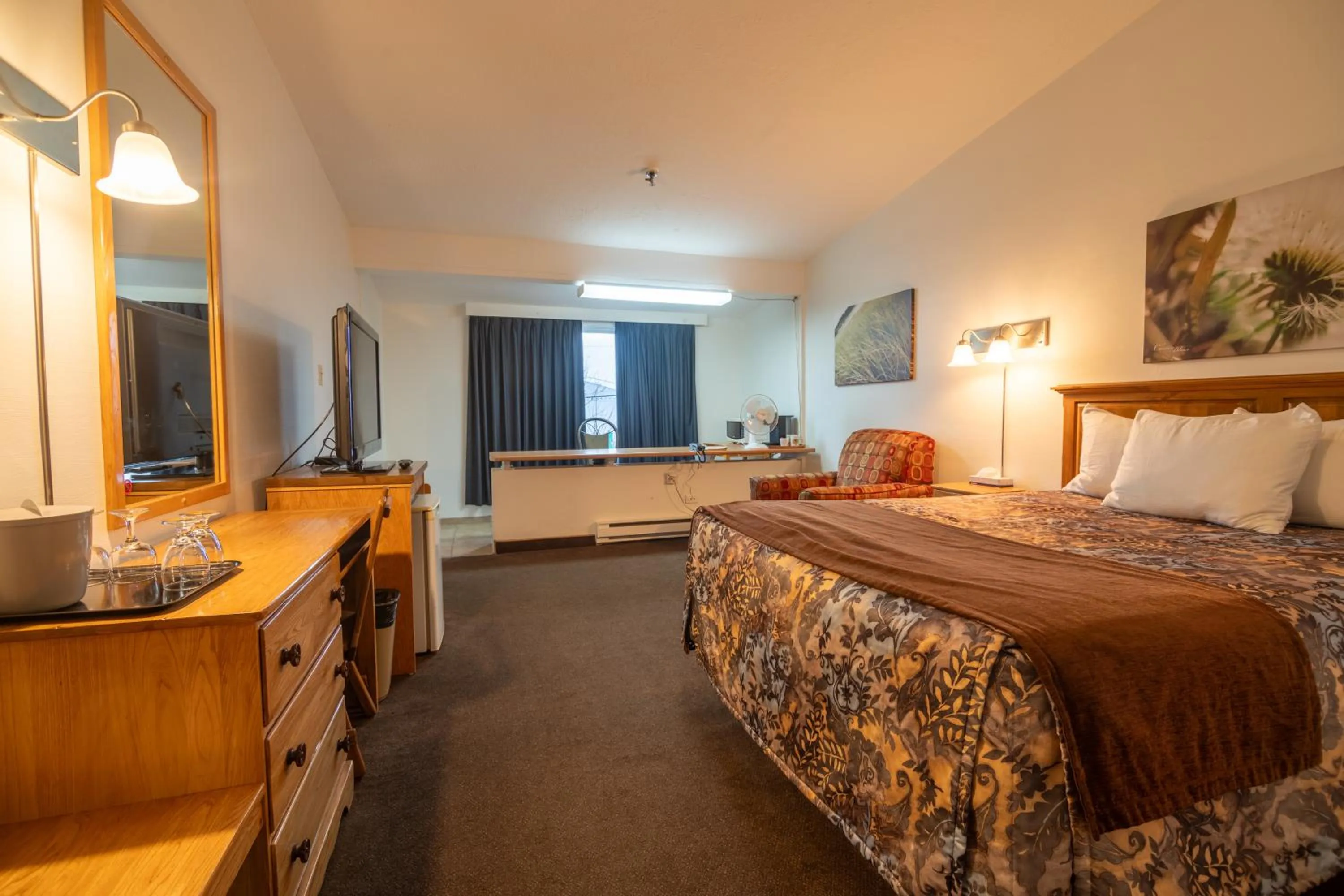 Bedroom, Bed in Hôtel Les Mouettes