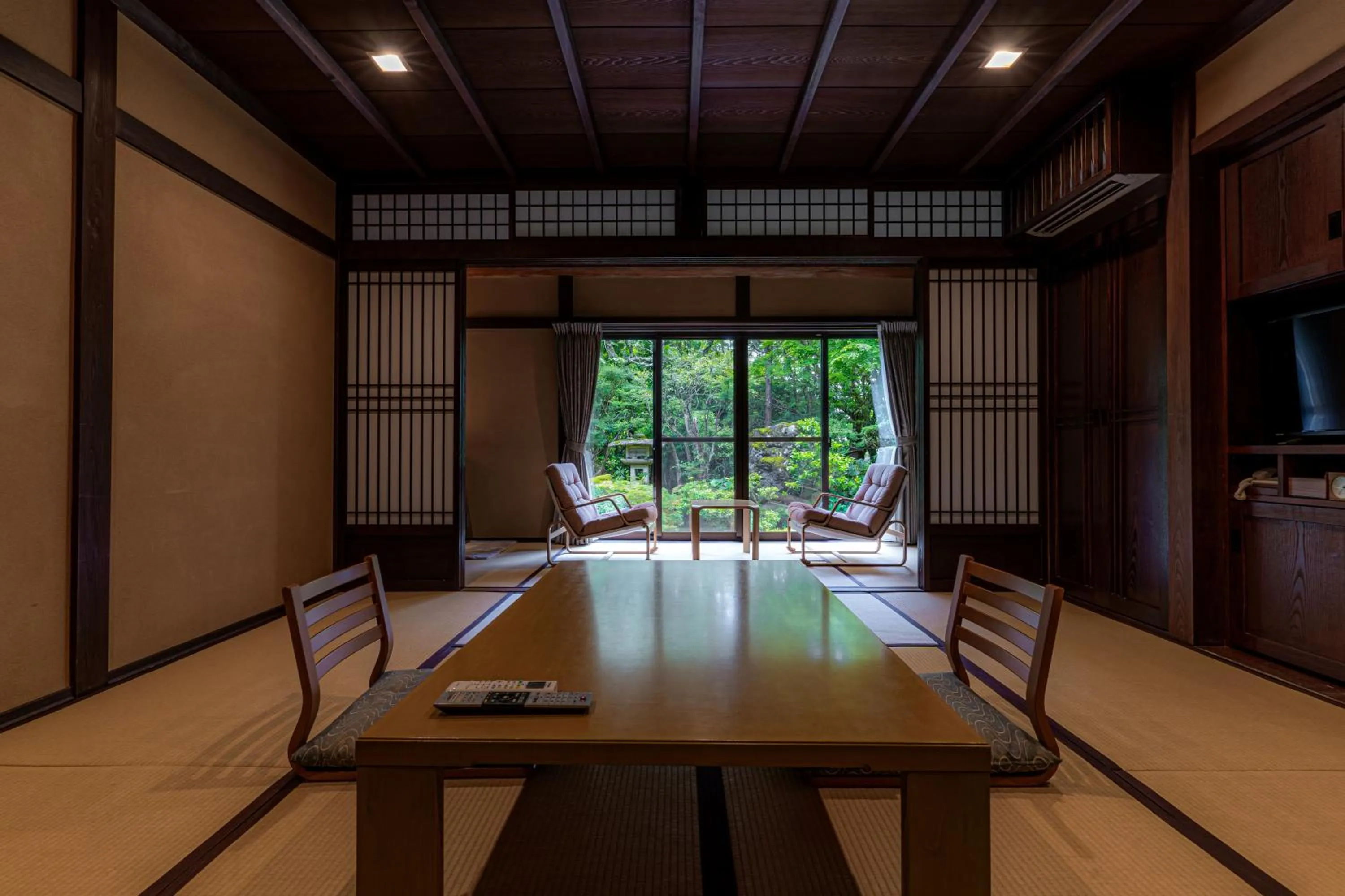 Photo of the whole room in Japanese Ryokan Seryo