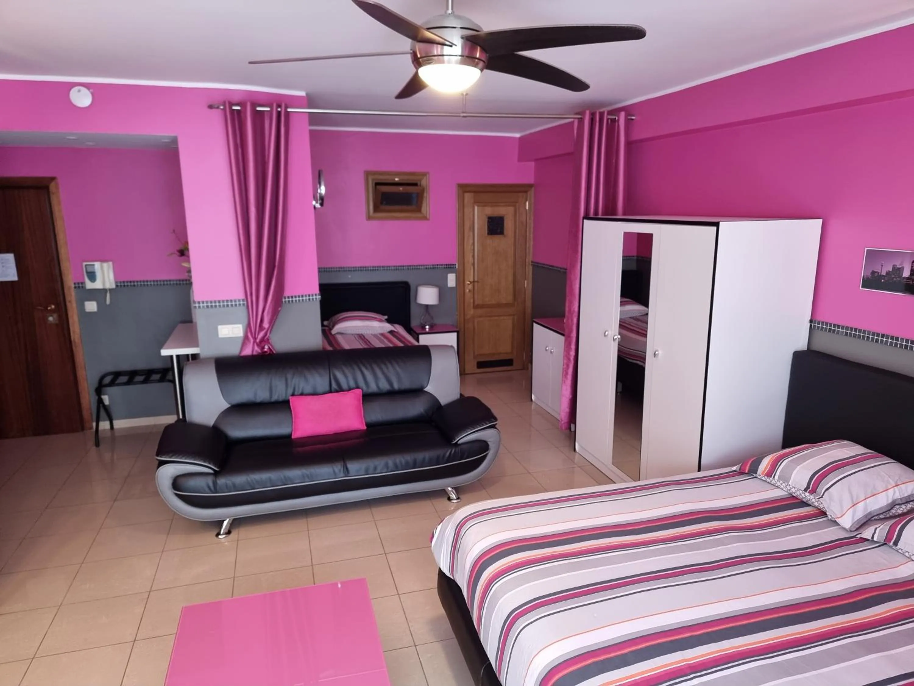 Bed in Aparthotel Résidence Bara Midi