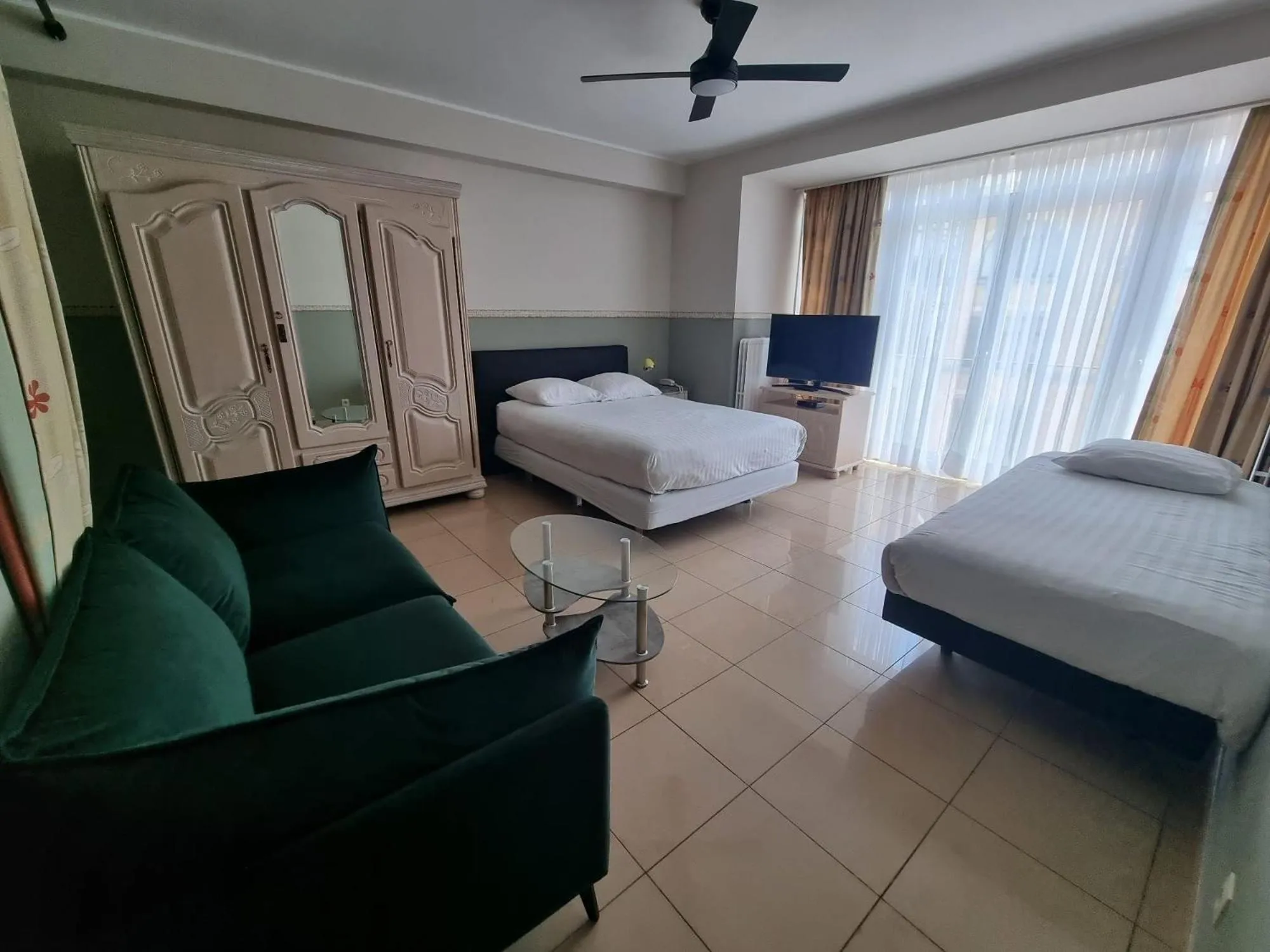 Bed in Aparthotel Résidence Bara Midi