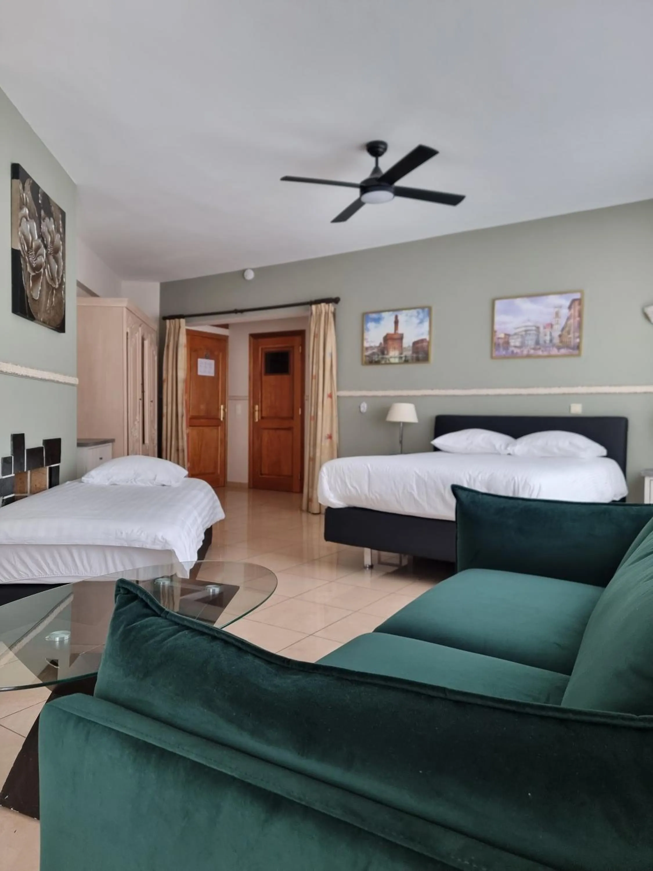 Bed in Aparthotel Résidence Bara Midi