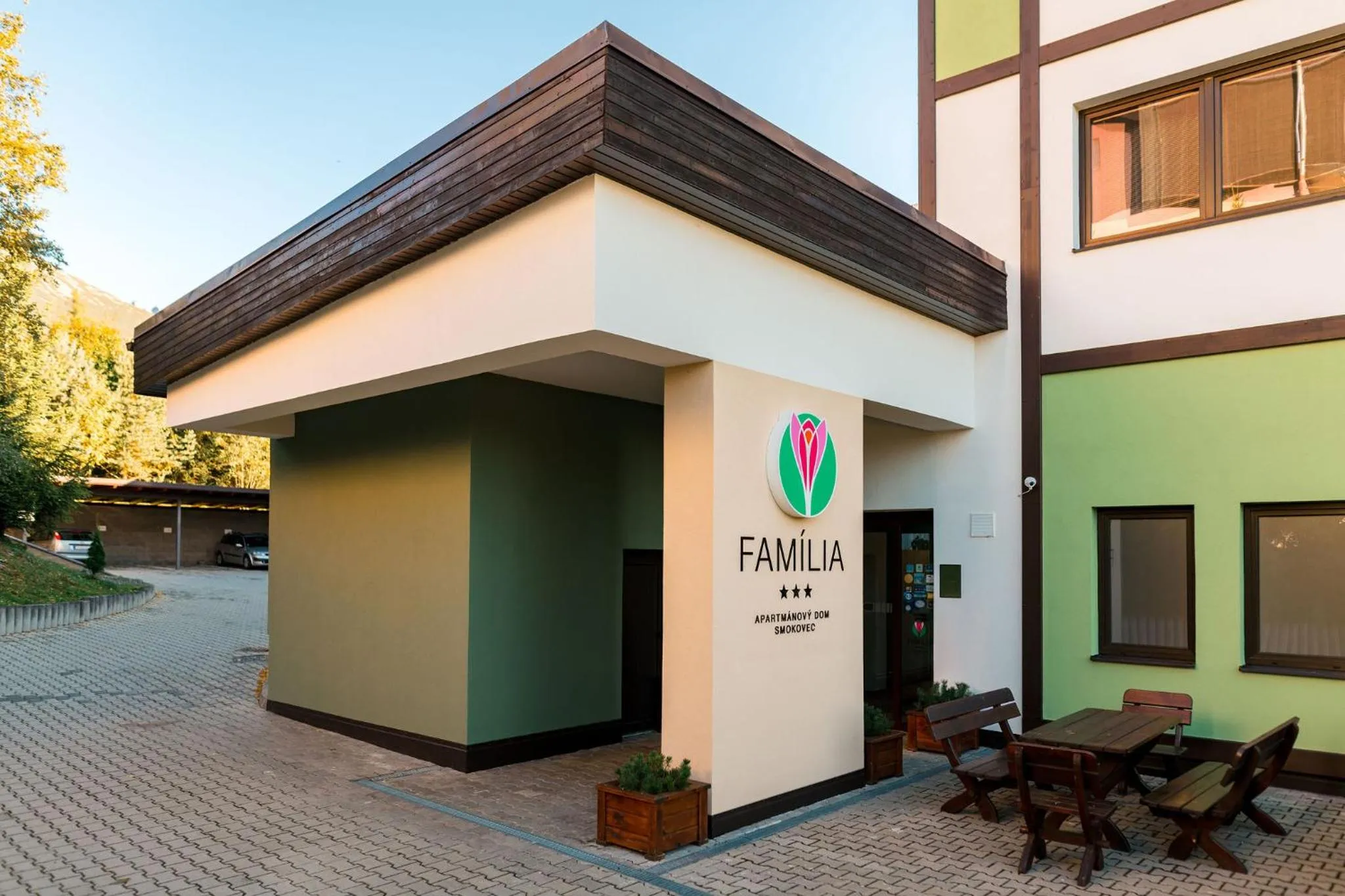 Property building in Apartmanovy dom Familia Smokovec