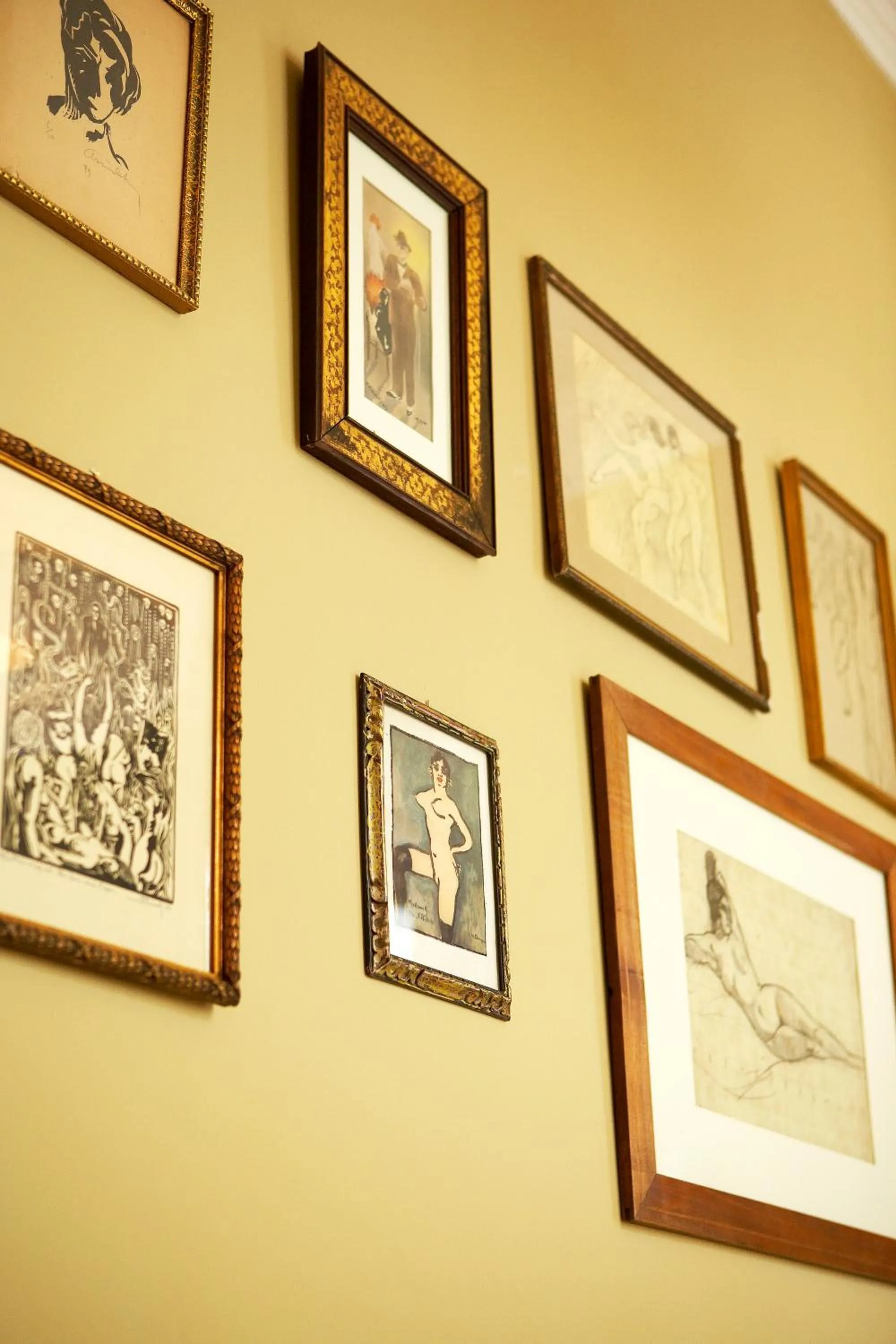 Decorative detail in Le Vaudeville