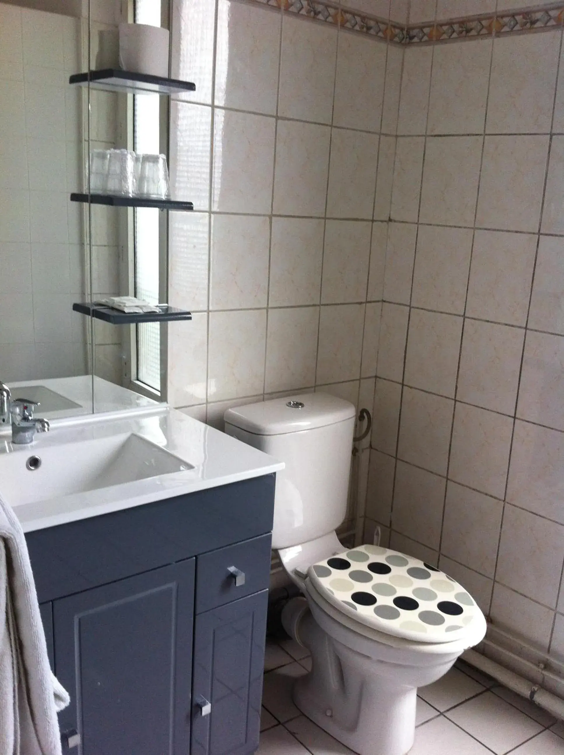 Quadruple Room in Grand Hôtel Magenta Quadruple Room in Grand Hôtel Magenta