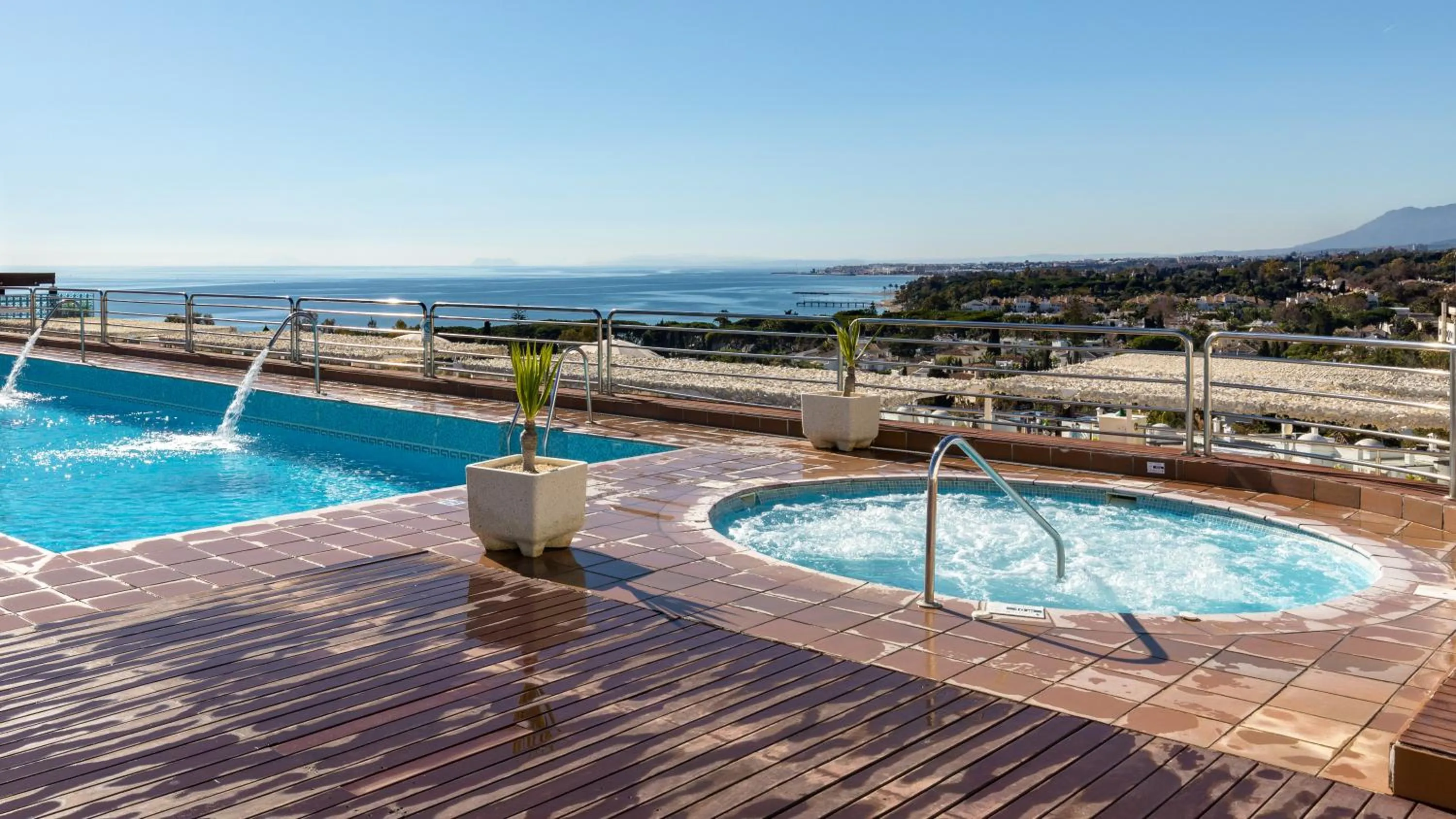 Swimming pool in Senator Marbella