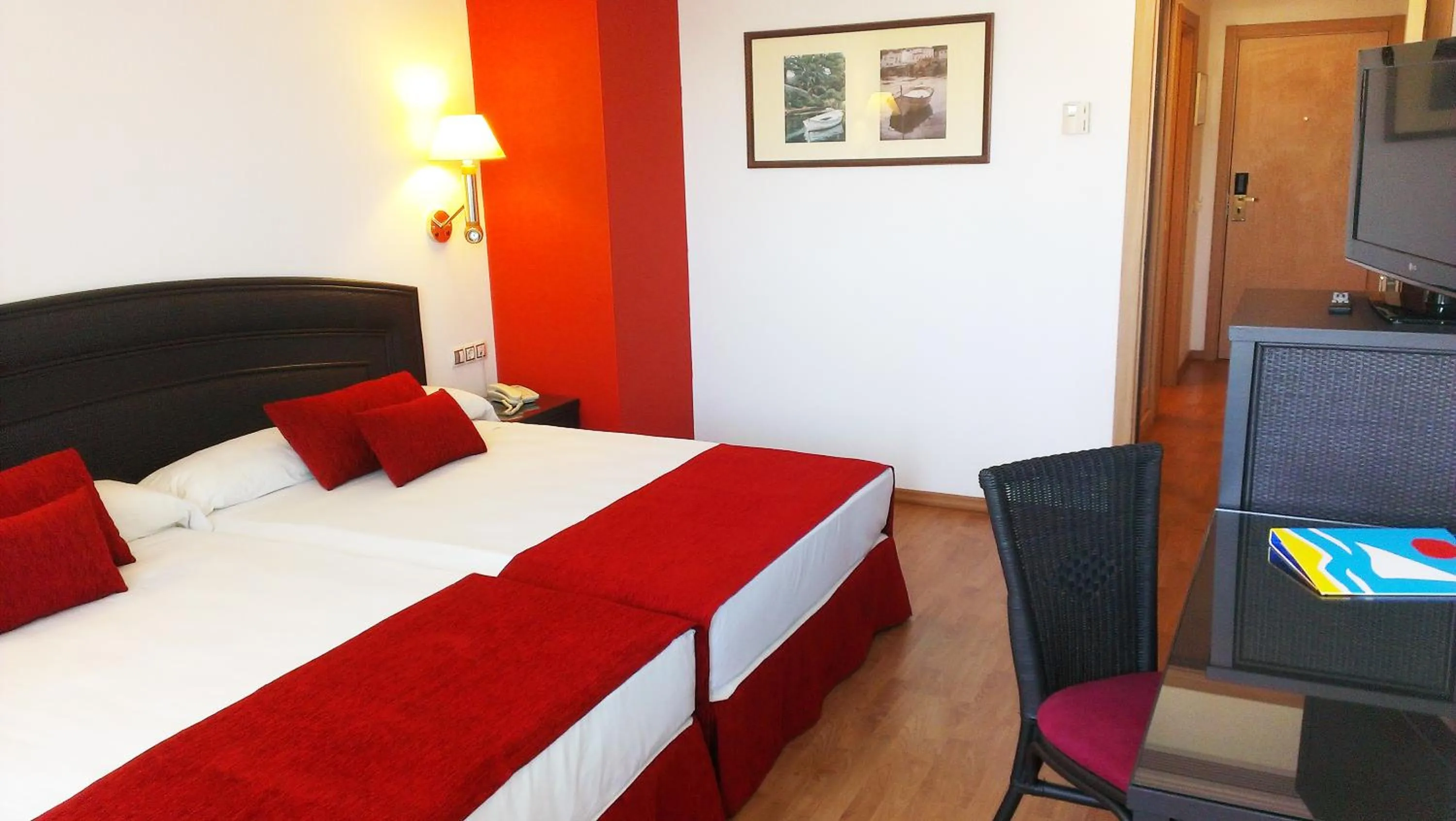 Photo of the whole room in Senator Marbella