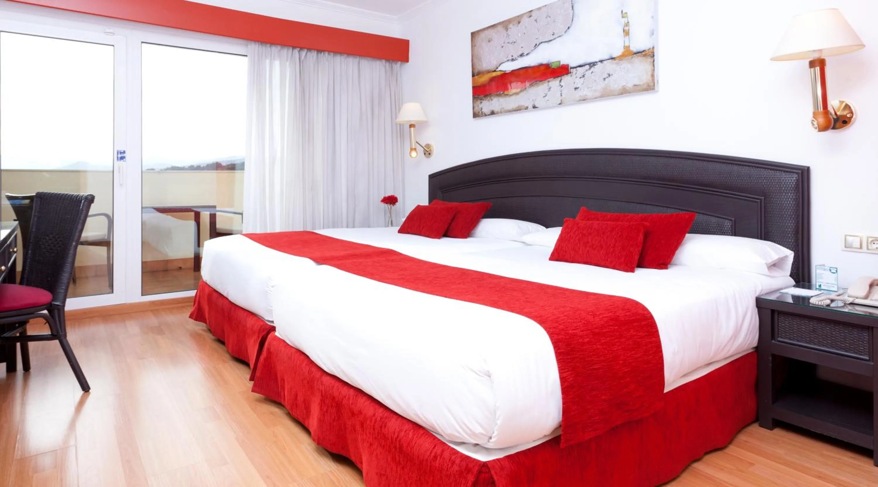 Photo of the whole room in Senator Marbella