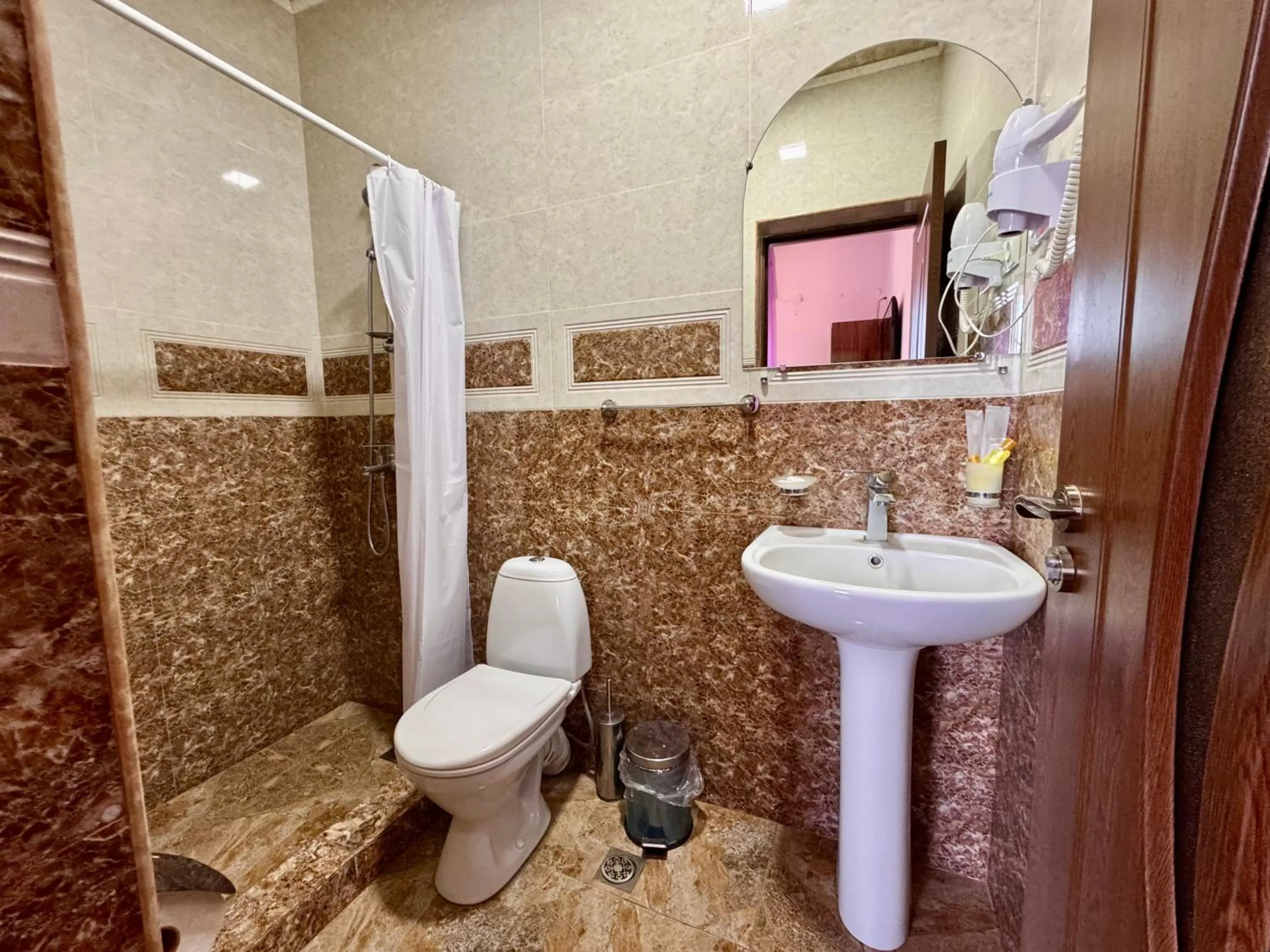 Kirch Hotel & Restaurant