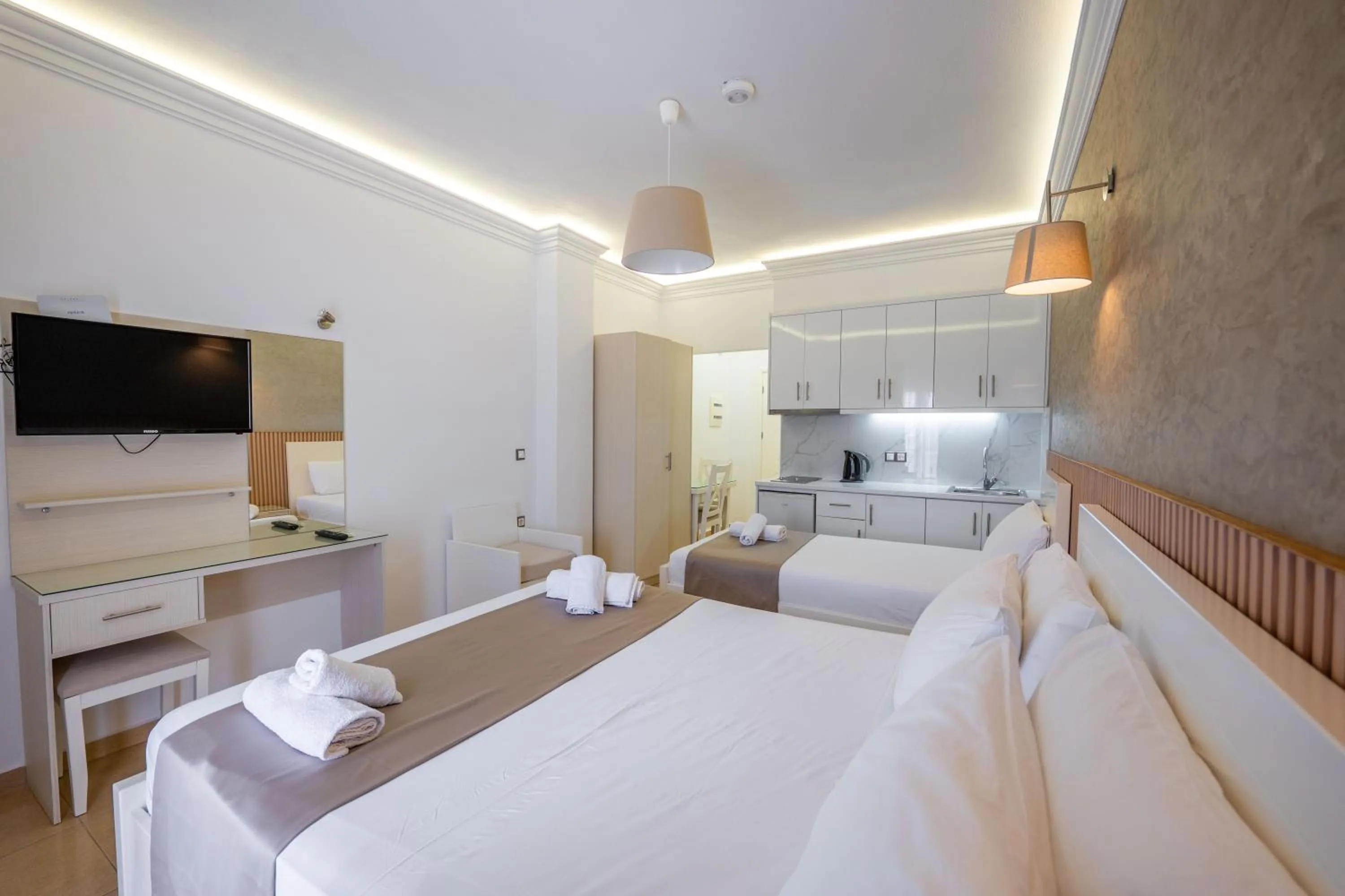 Kitchen or kitchenette, Bed in Hotel Mira Mare