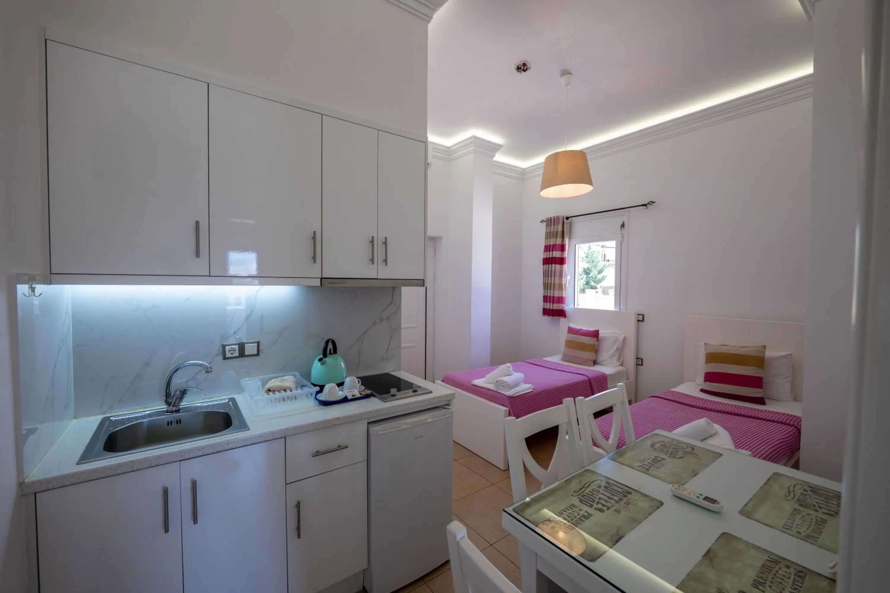 Kitchen or kitchenette, Bed in Hotel Mira Mare