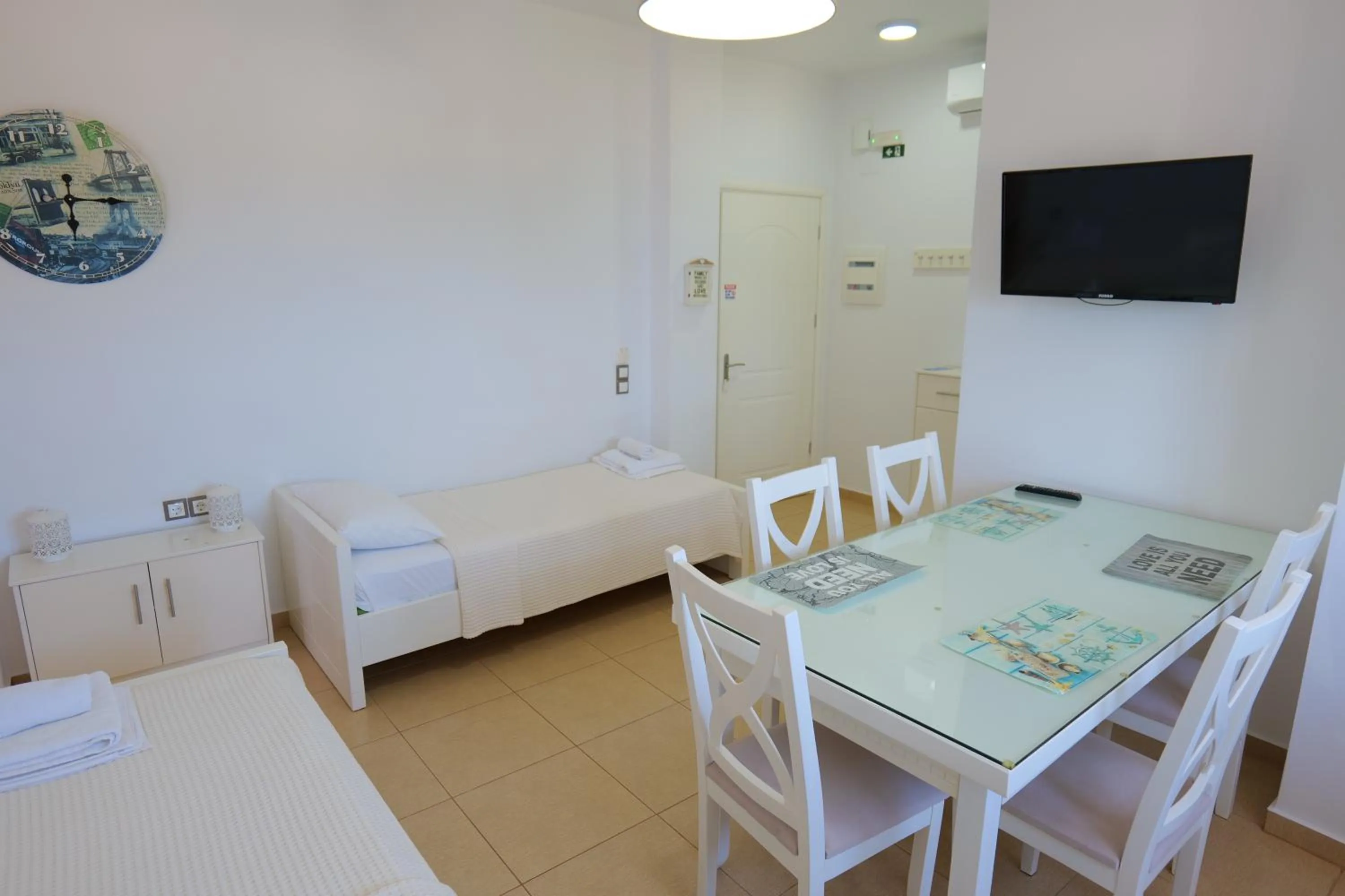 Dinner, Bed in Hotel Mira Mare