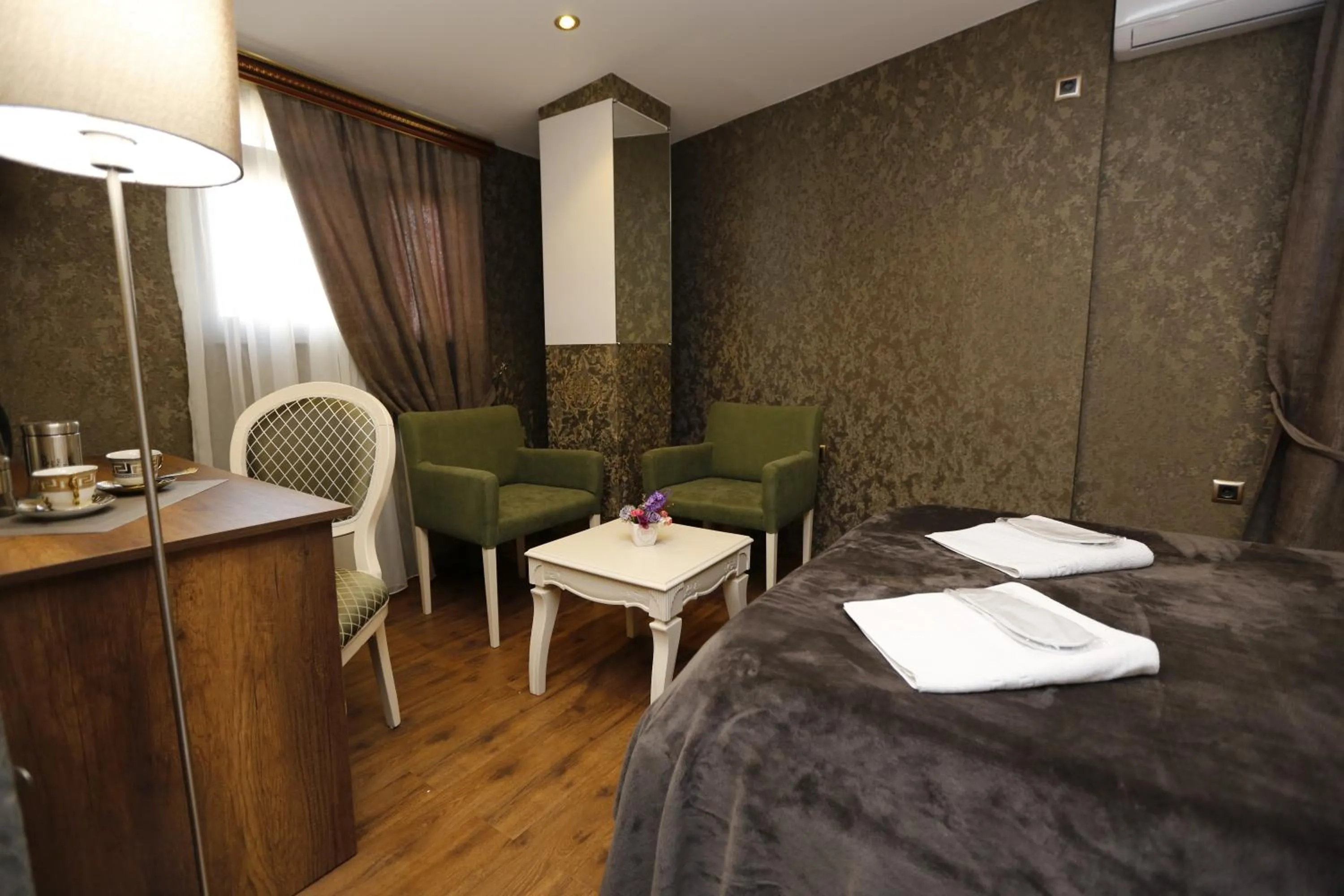 View (from property/room), Bed in Grand GMP