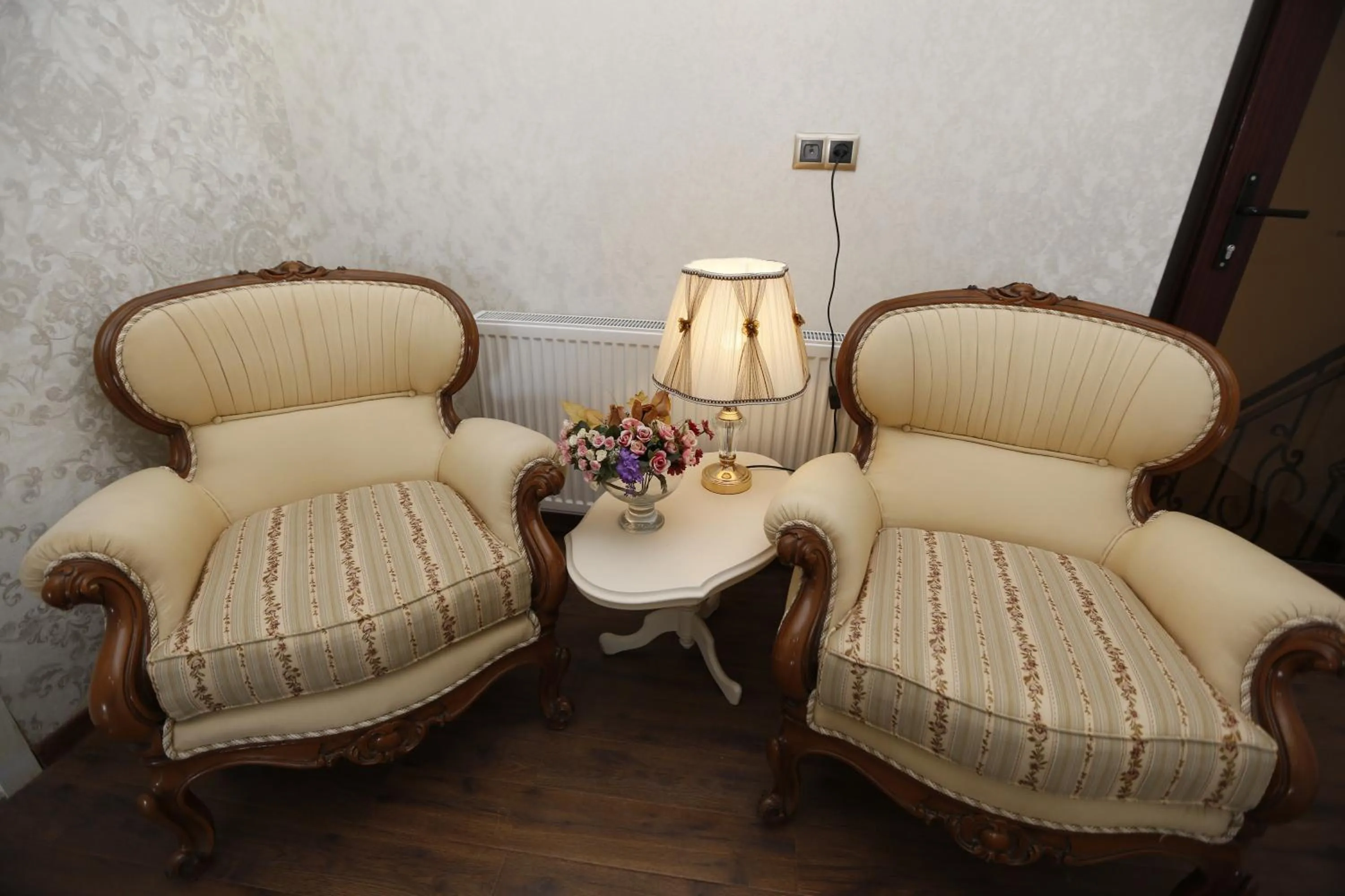 Seating area in Grand GMP